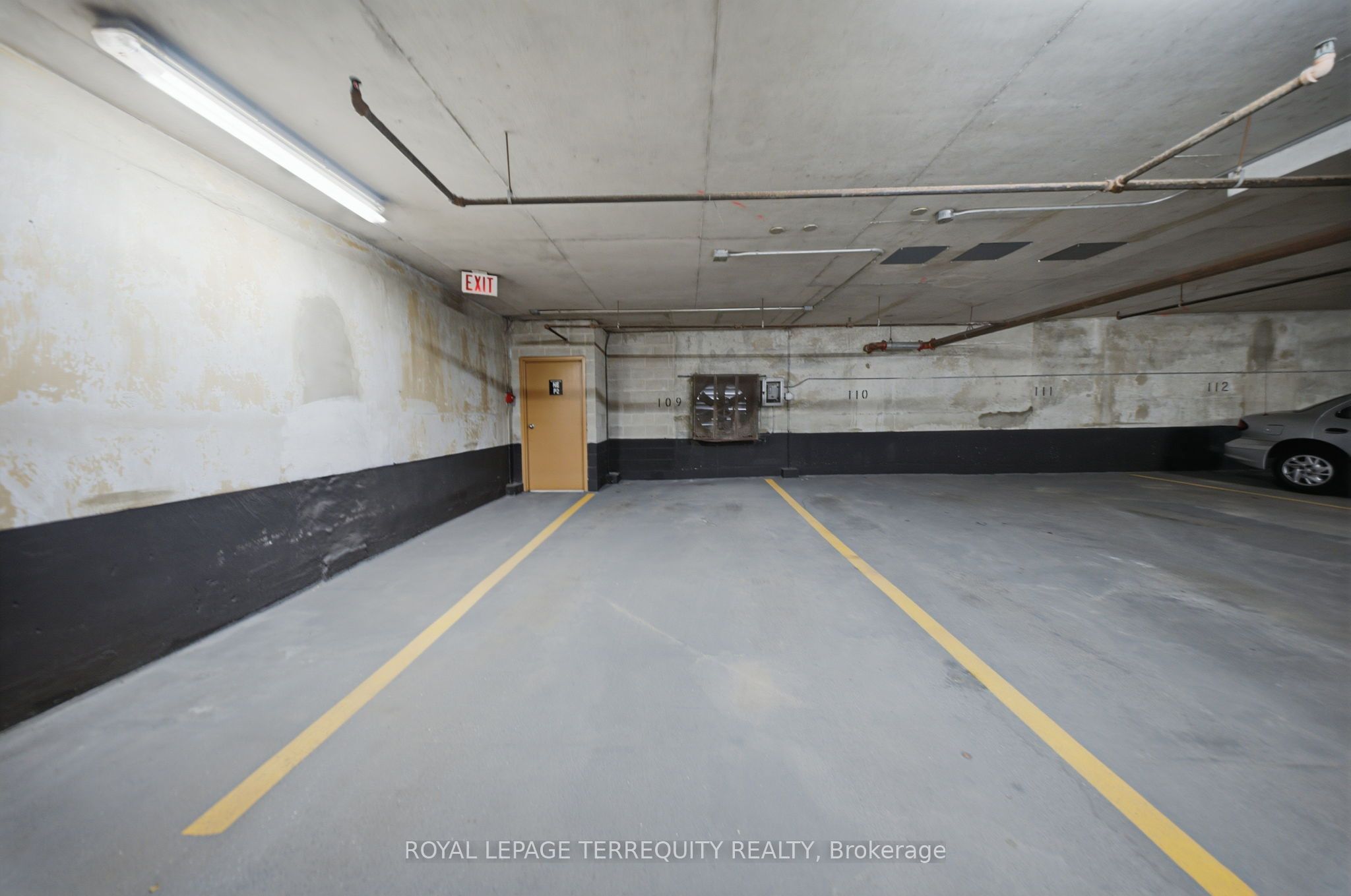 711 Rossland Road E 606 Property Photo 23