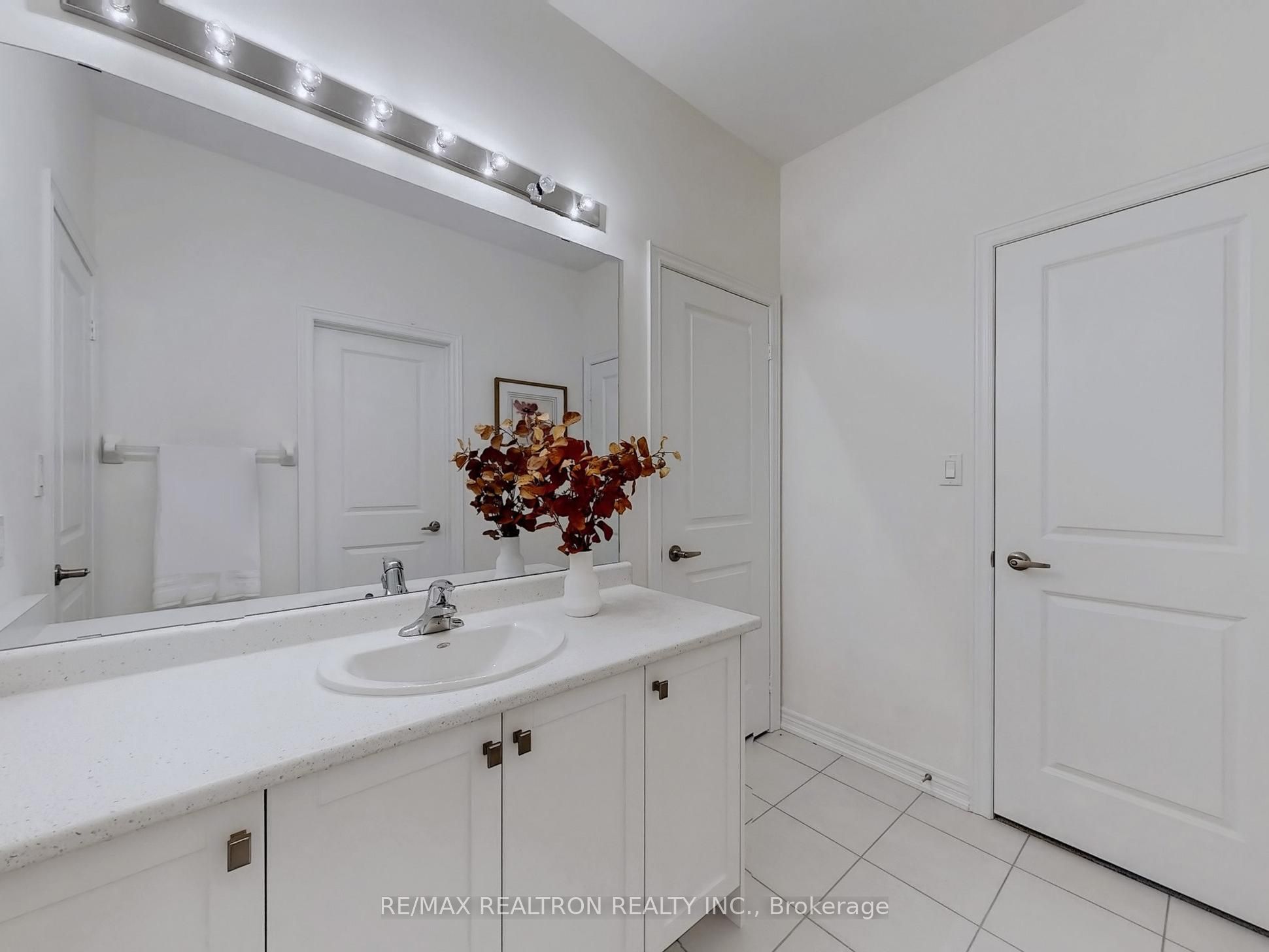 1260 Talisman Manor Property Photo 34