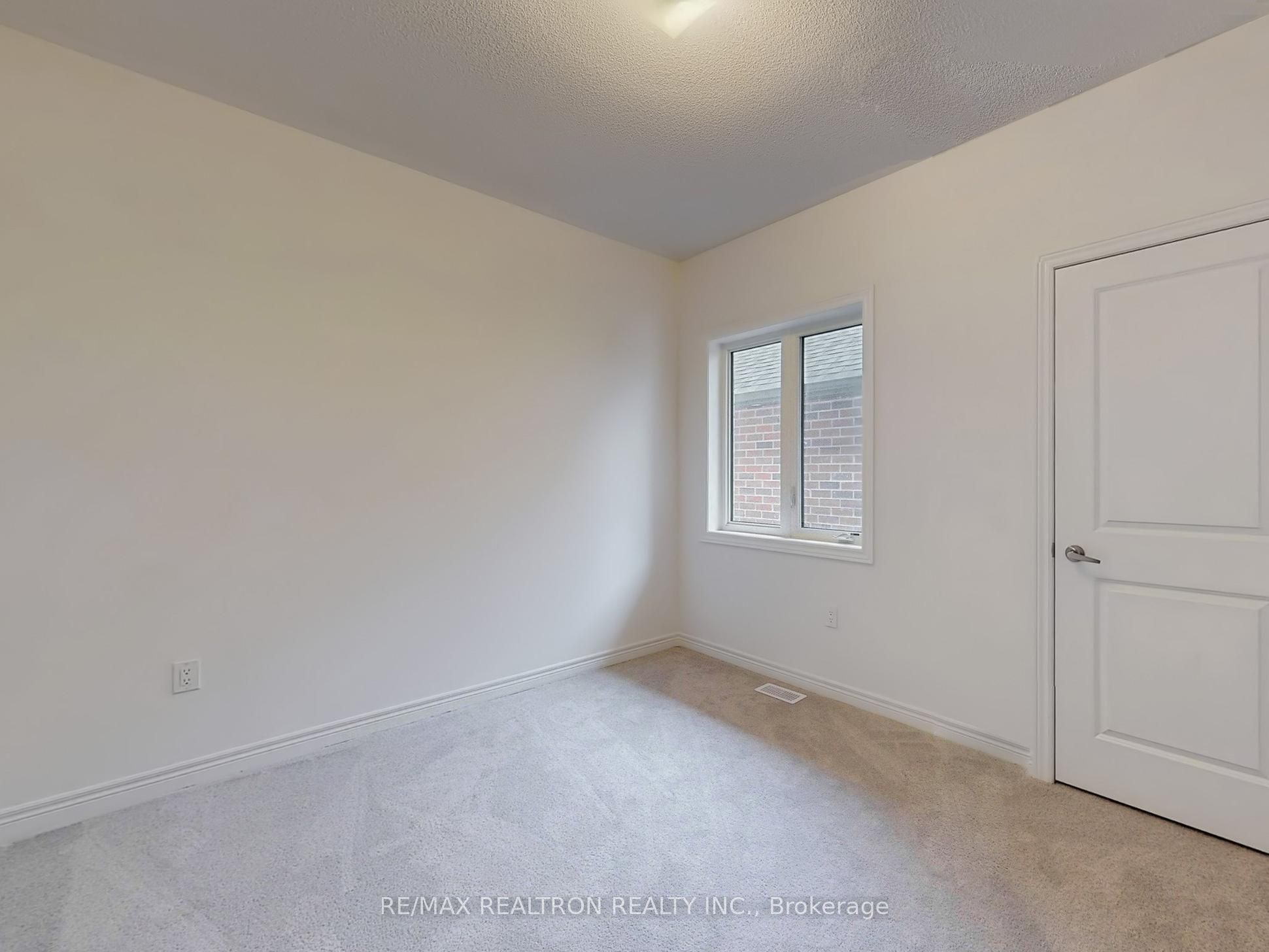 1260 Talisman Manor Property Photo 36