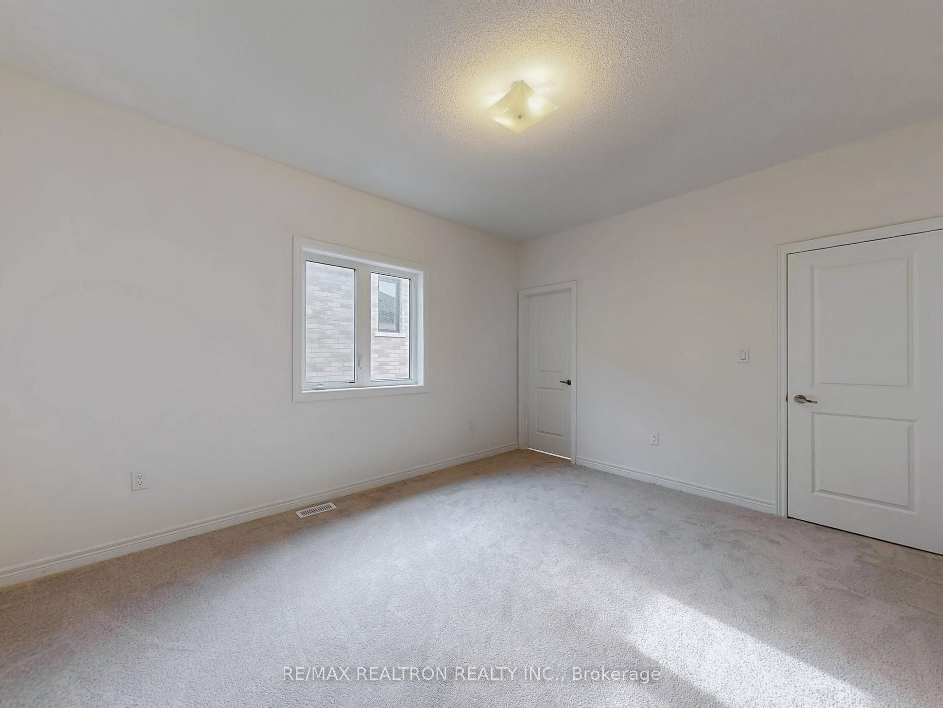 1260 Talisman Manor Property Photo 38