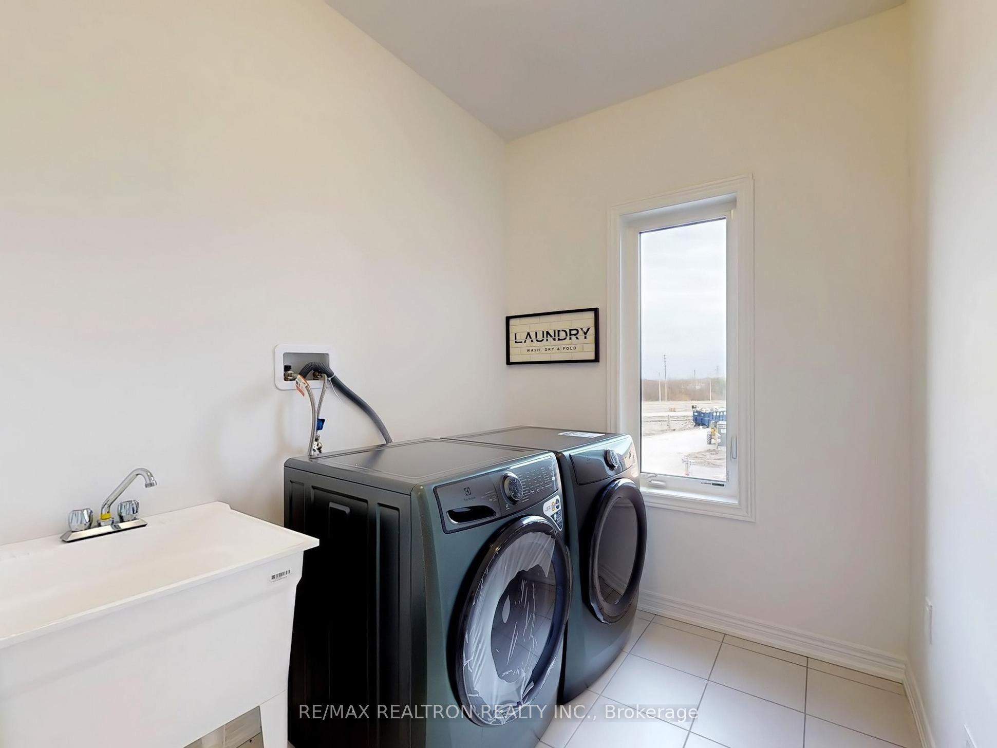 1260 Talisman Manor Property Photo 40