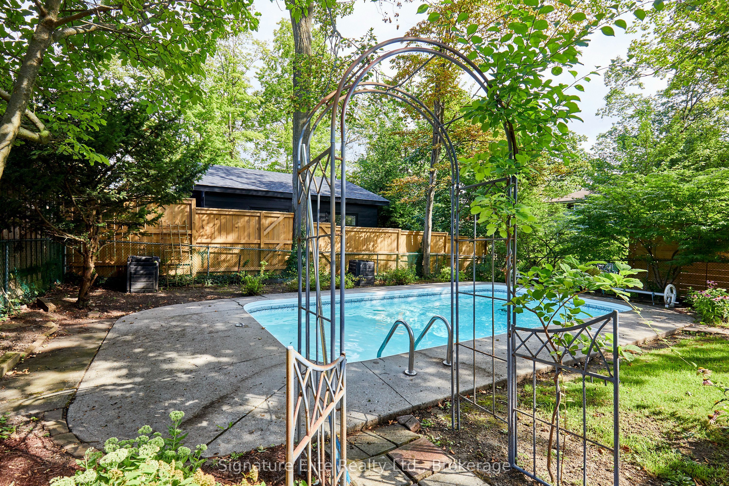 7 Lyncroft Drive Property Photo 2