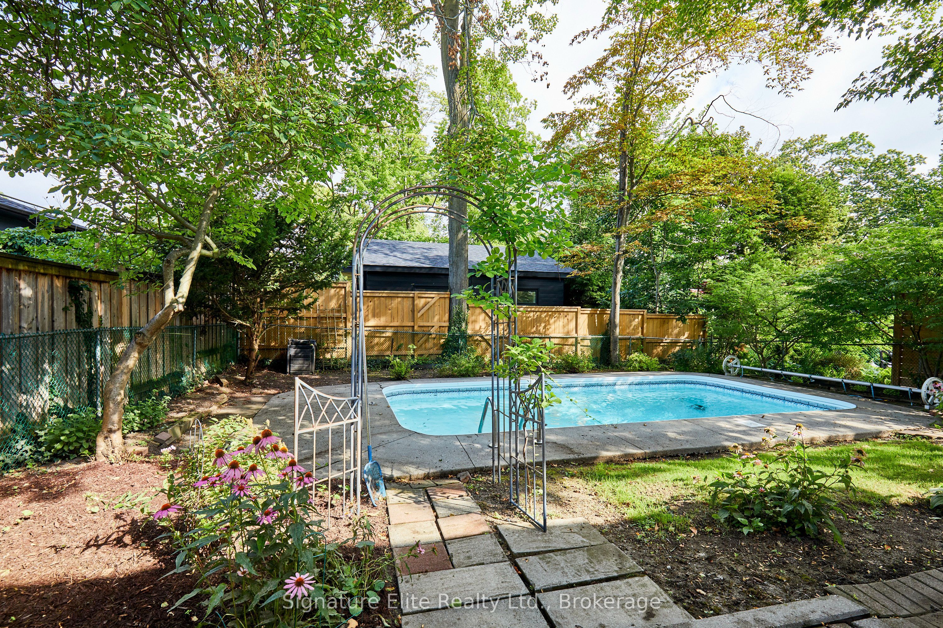 7 Lyncroft Drive Property Photo 16