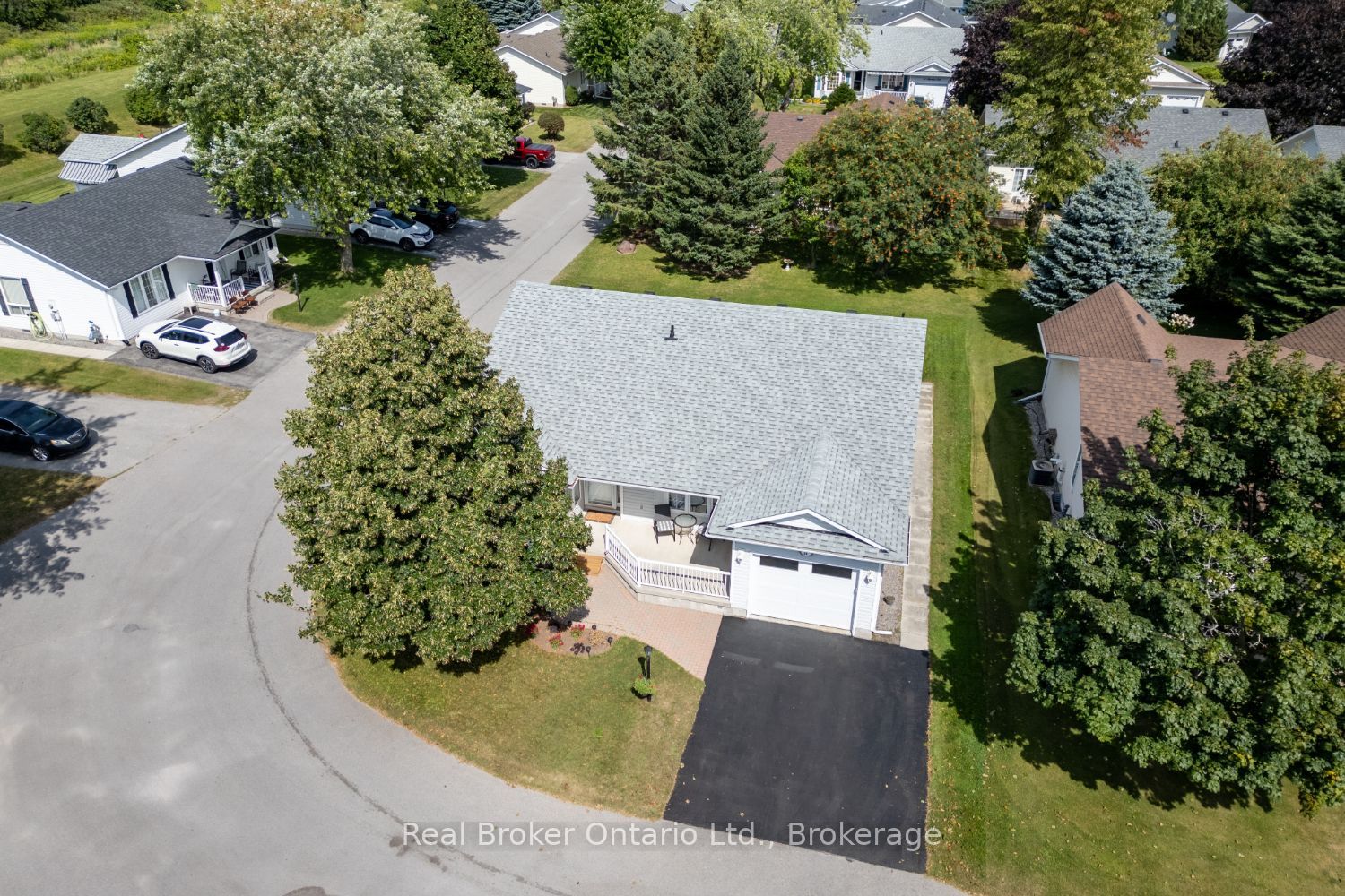 10 Niagara Trail Property Photo 3