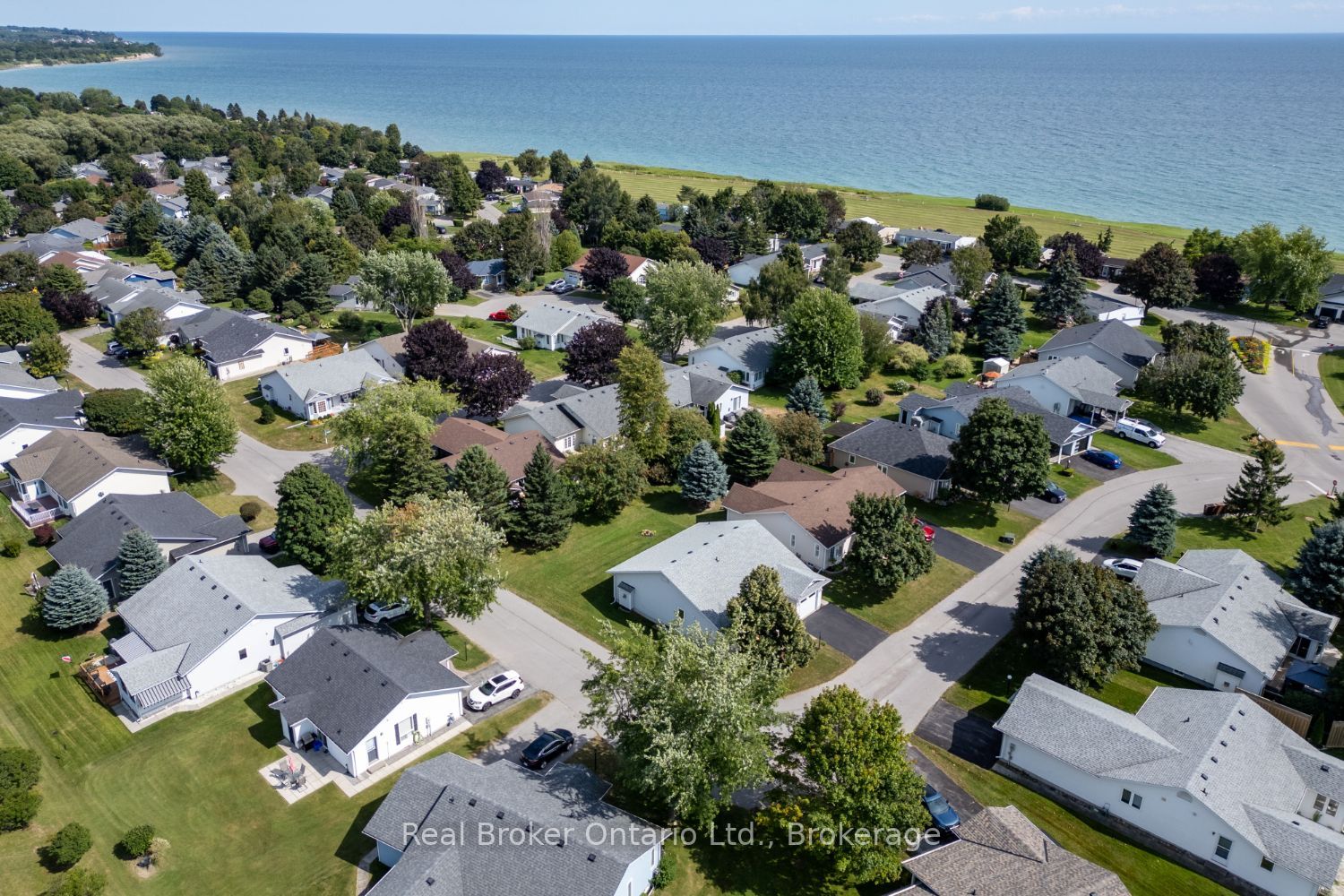 10 Niagara Trail Property Photo 4