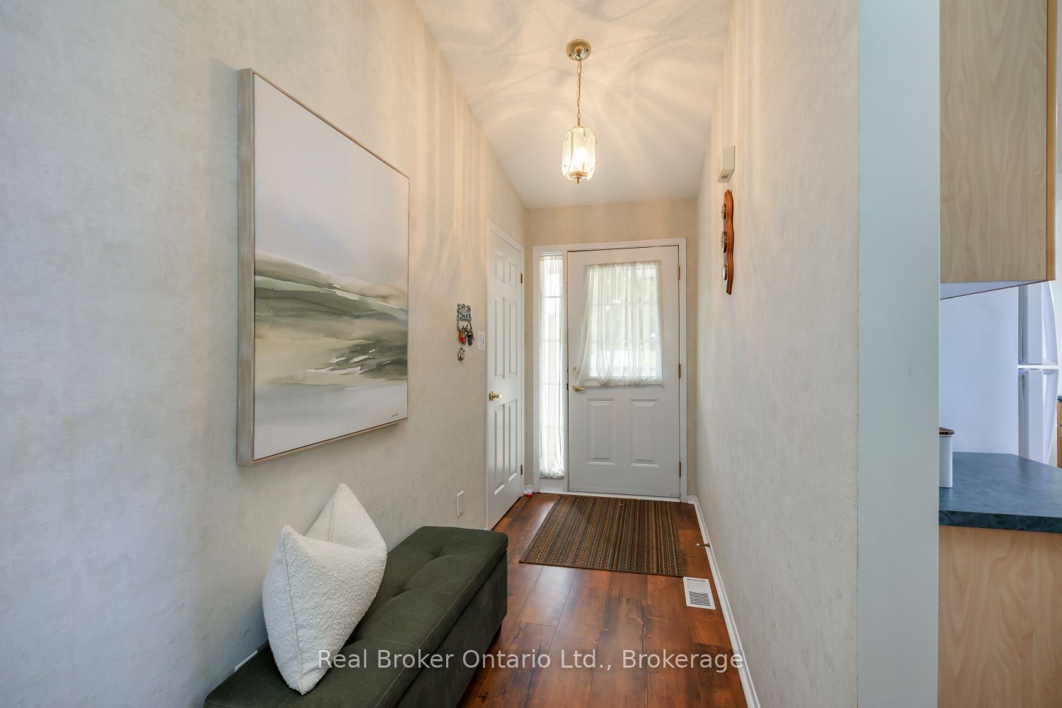 10 Niagara Trail Property Photo 7