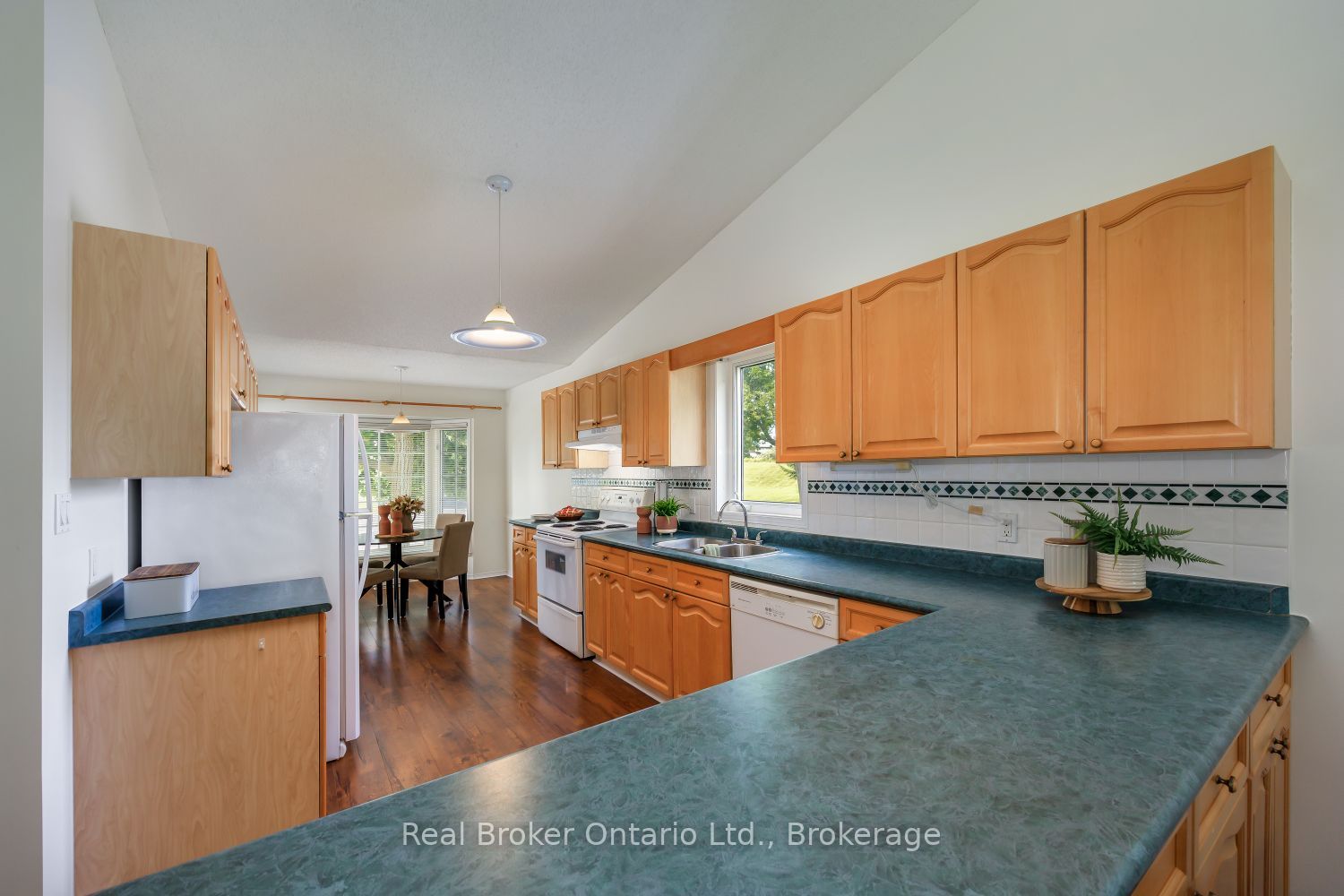 10 Niagara Trail Property Photo 9