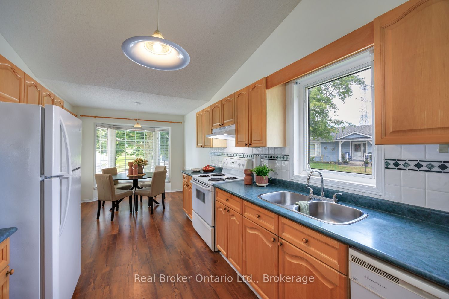10 Niagara Trail Property Photo 10