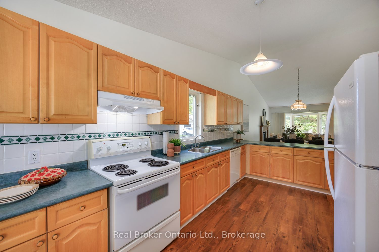 10 Niagara Trail Property Photo 13