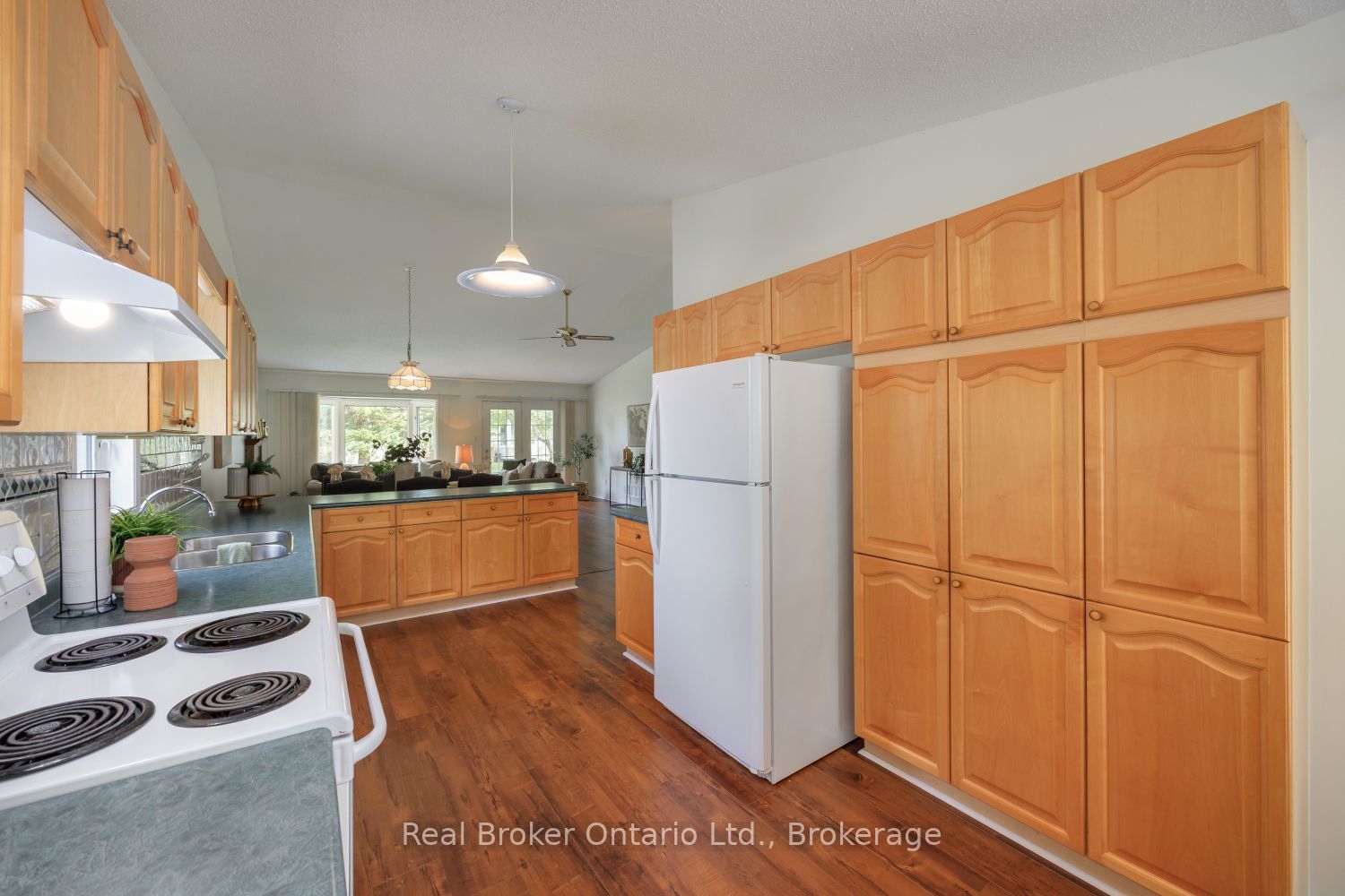 10 Niagara Trail Property Photo 14