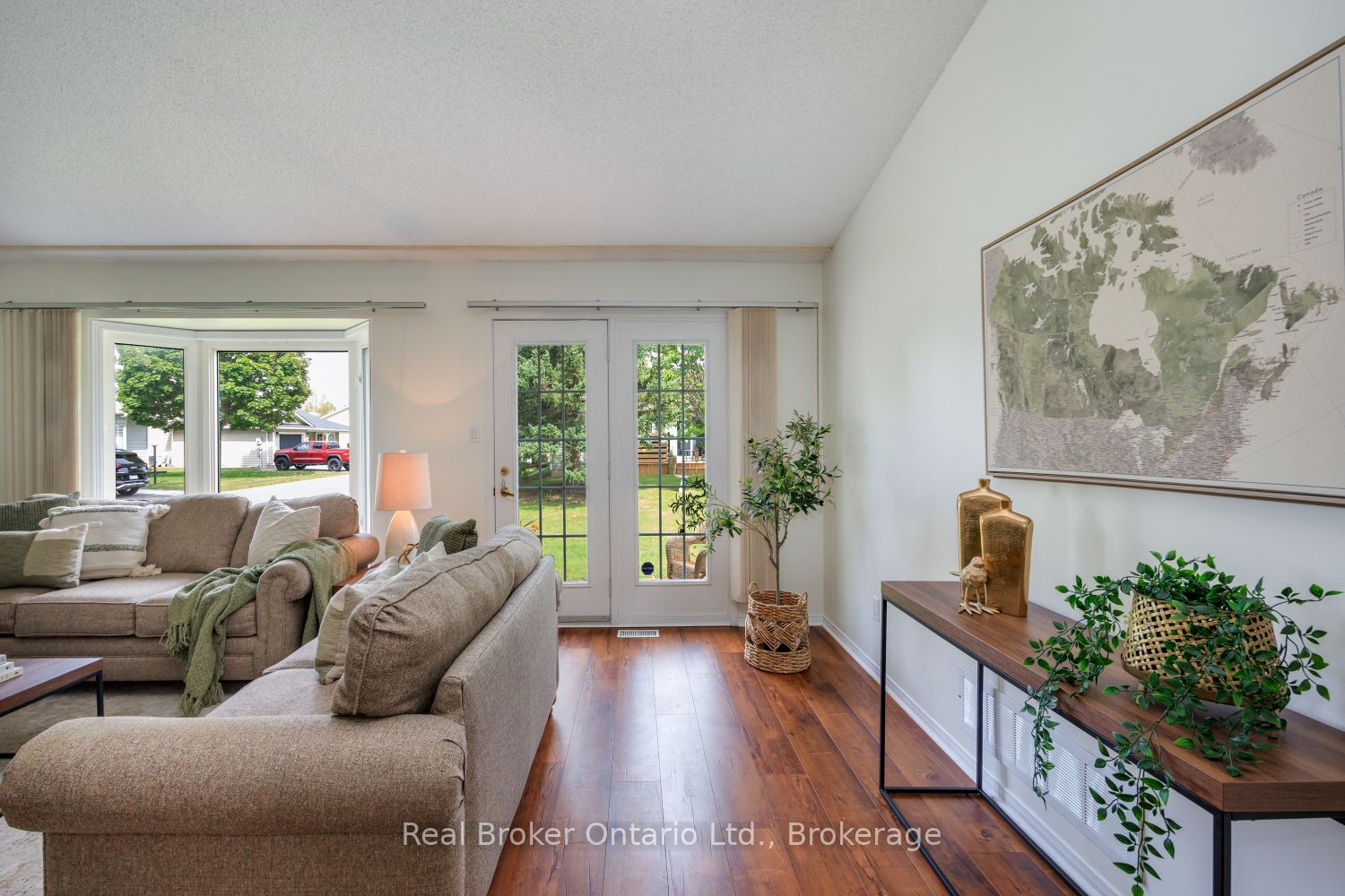 10 Niagara Trail Property Photo 22