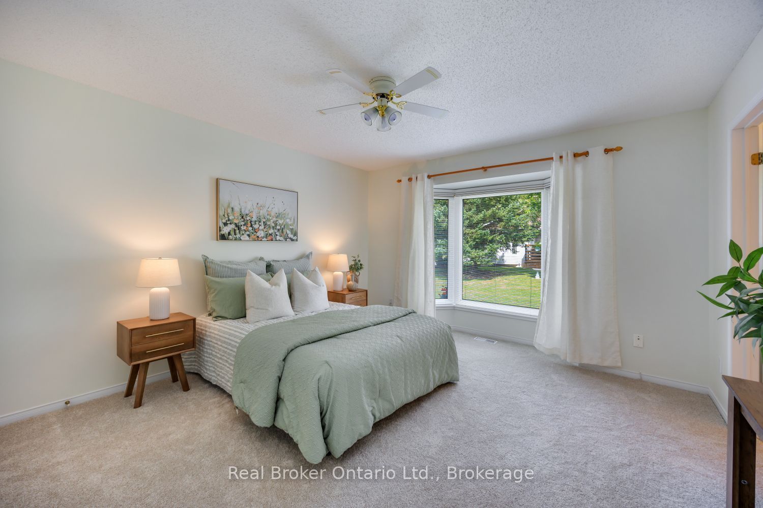 10 Niagara Trail Property Photo 23