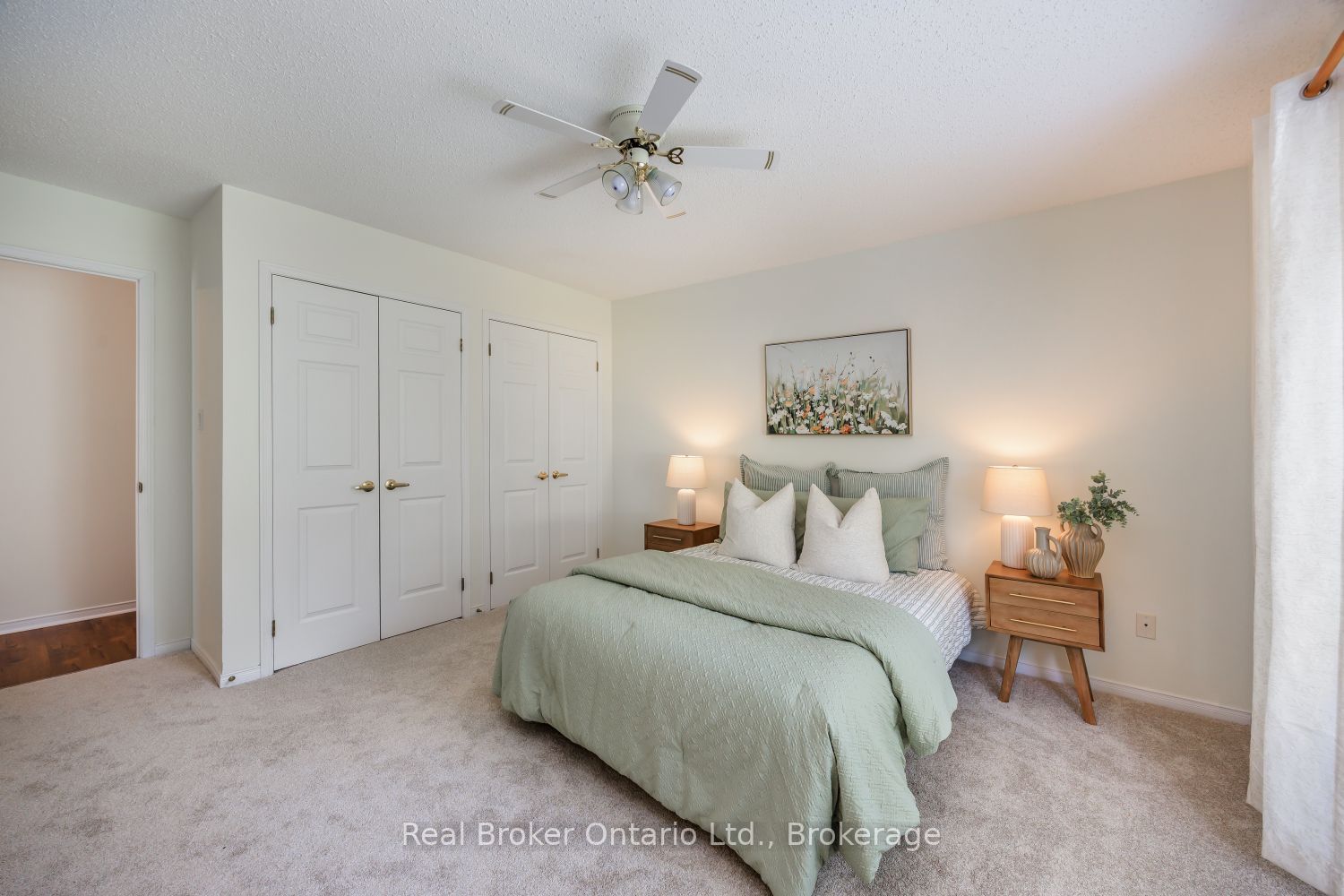 10 Niagara Trail Property Photo 24
