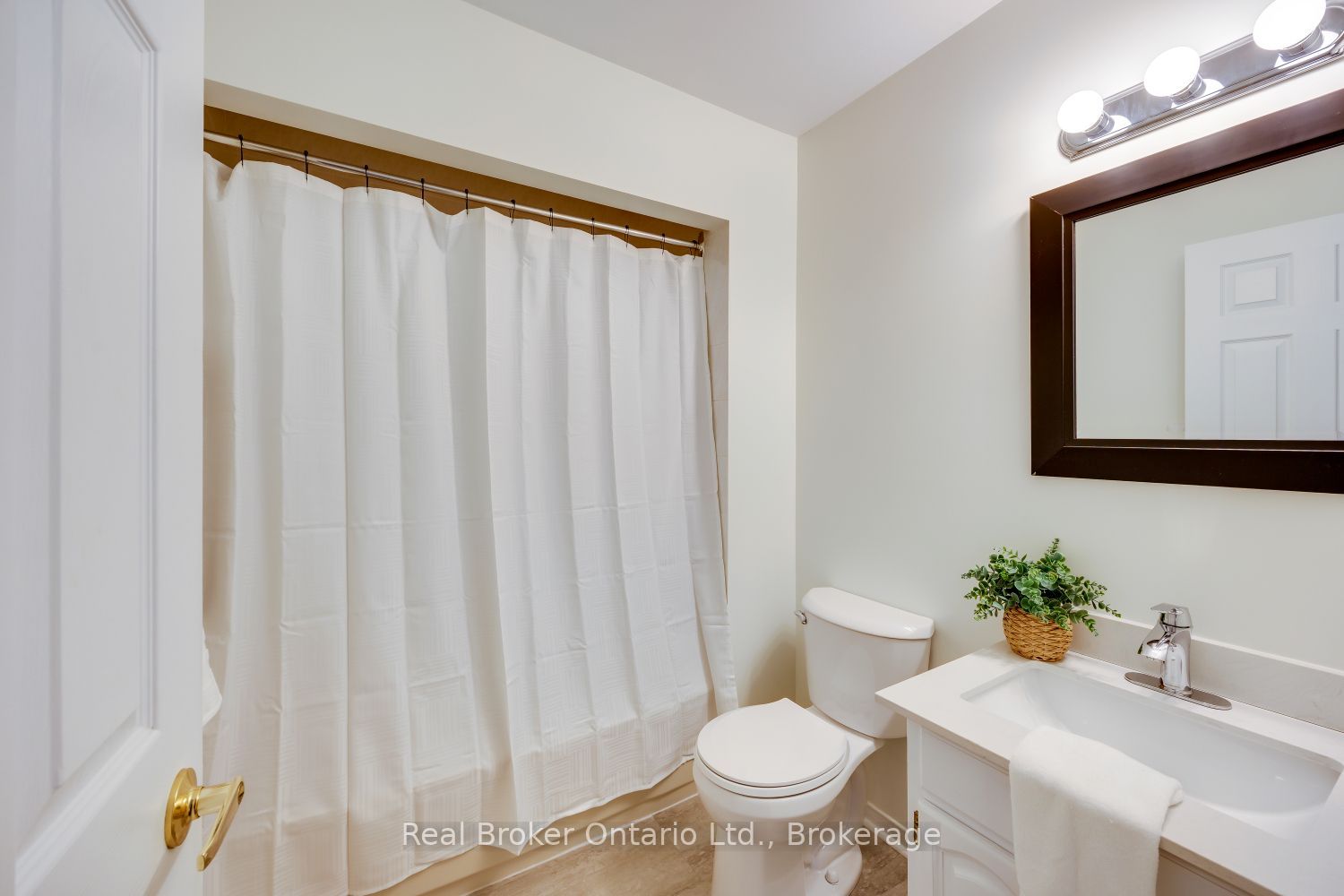 10 Niagara Trail Property Photo 27