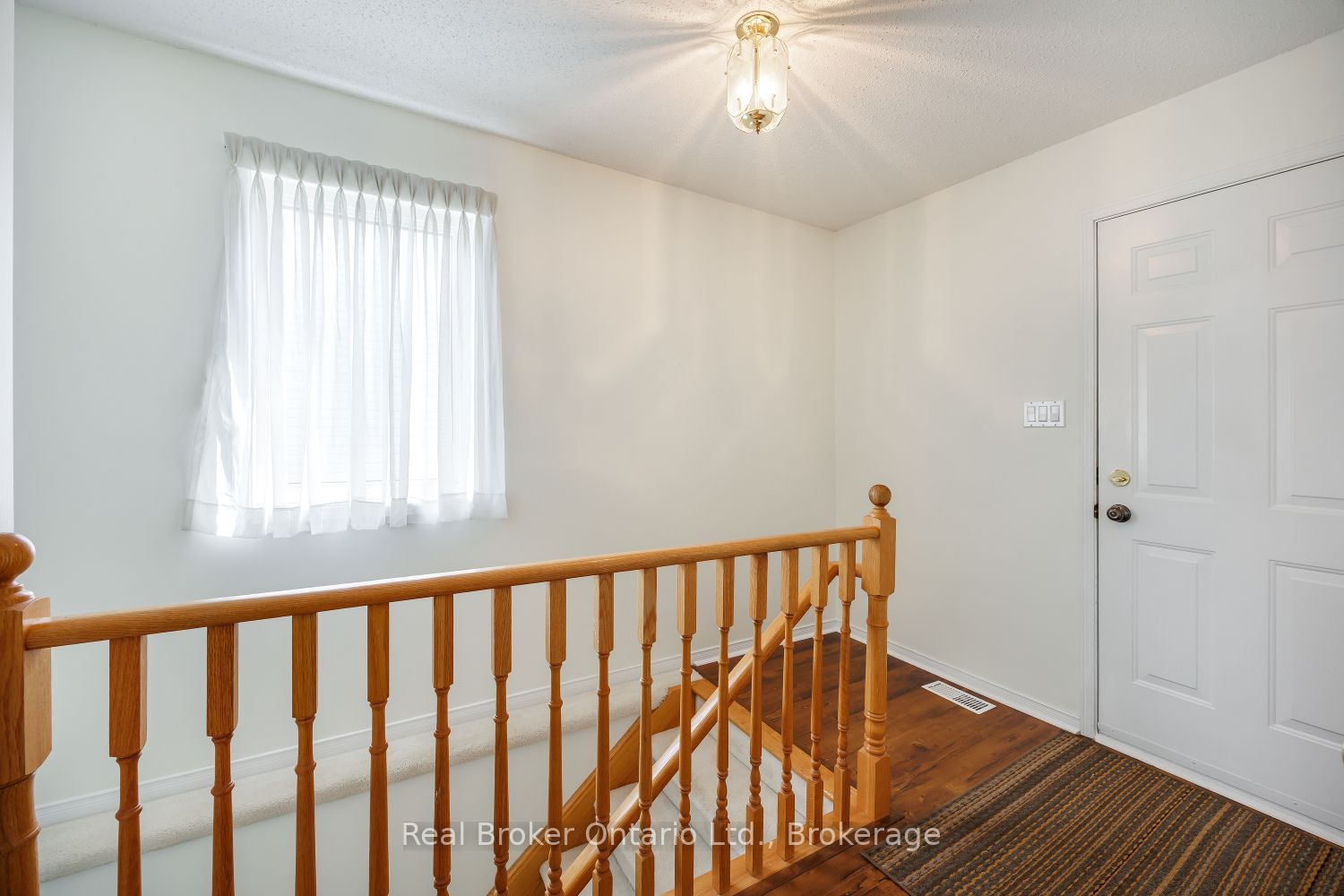 10 Niagara Trail Property Photo 28