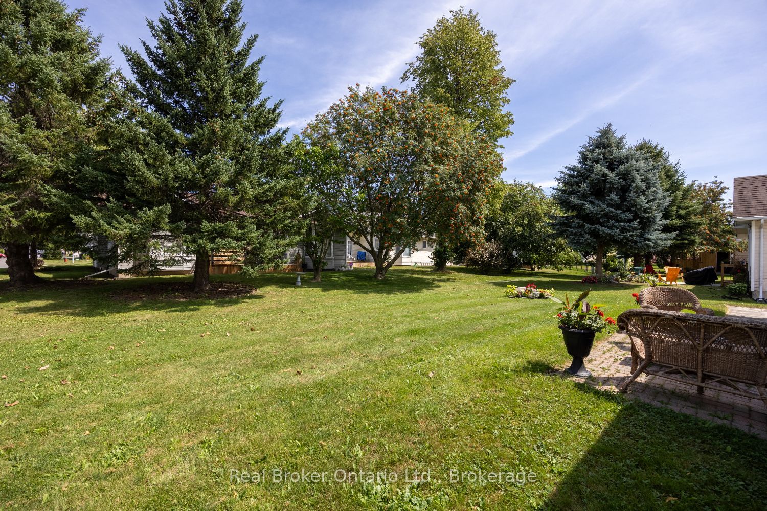 10 Niagara Trail Property Photo 35