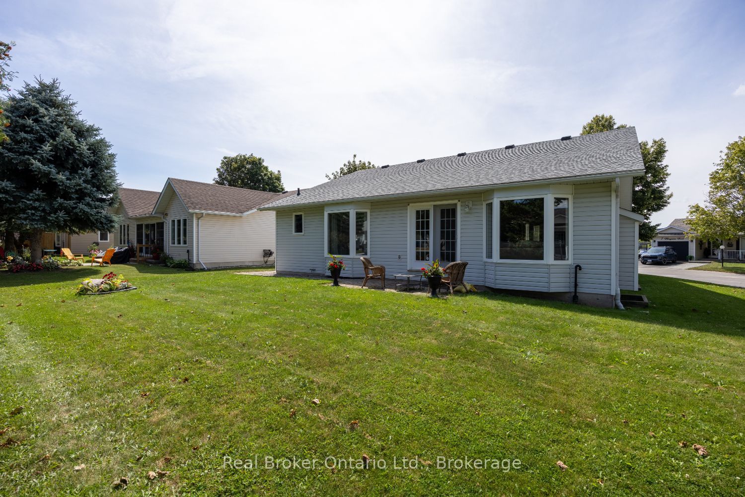 10 Niagara Trail Property Photo 36