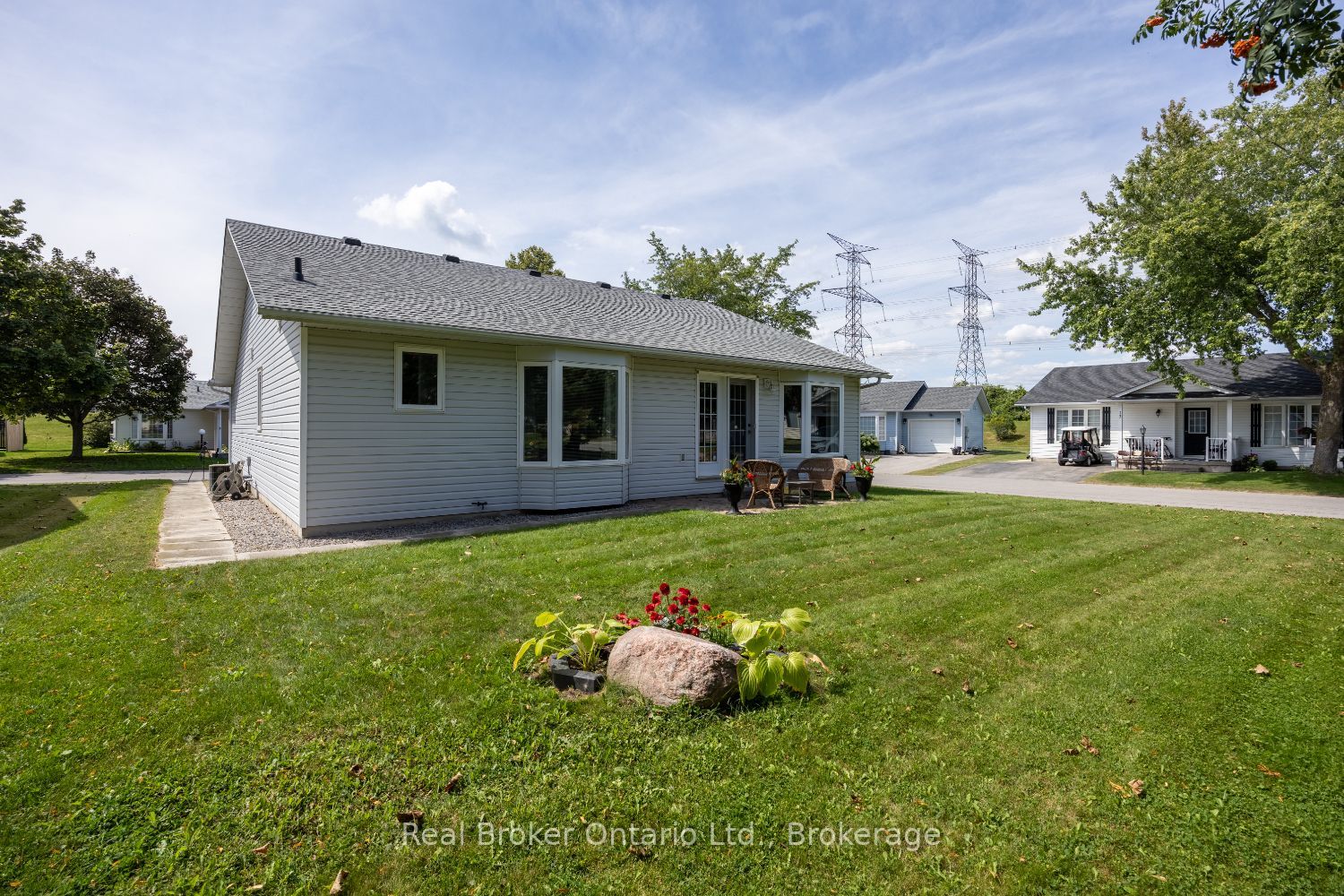 10 Niagara Trail Property Photo 37