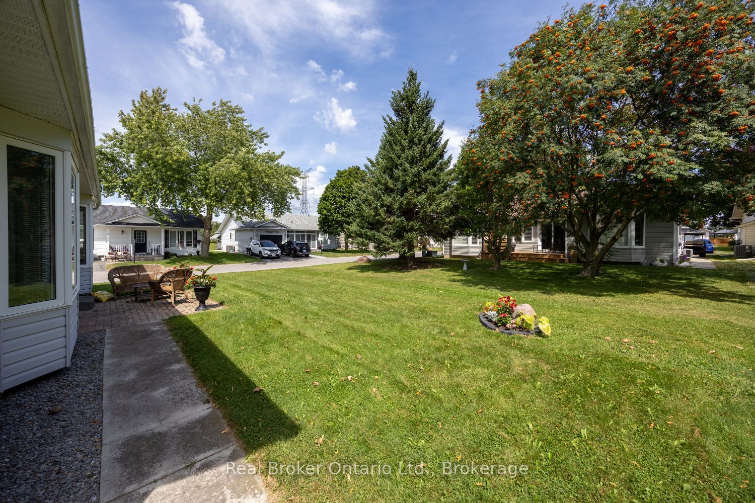 10 Niagara Trail Property Photo 38