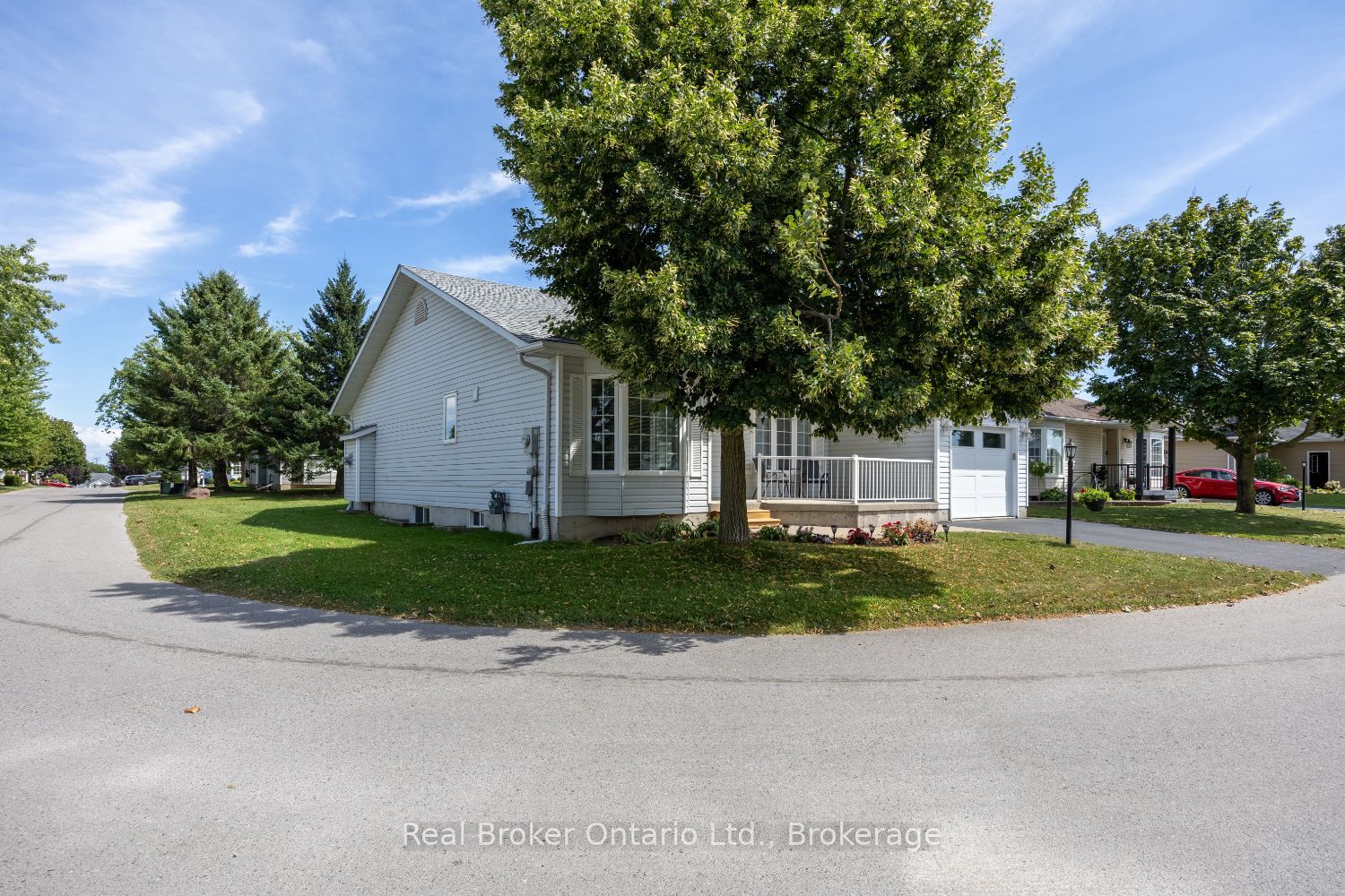 10 Niagara Trail Property Photo 39