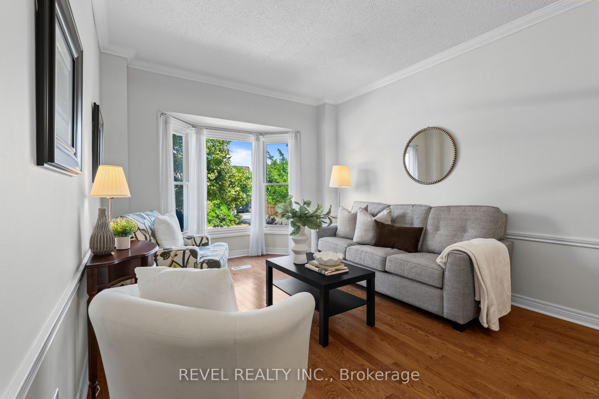 1610 Heathside Crescent Property Photo 2