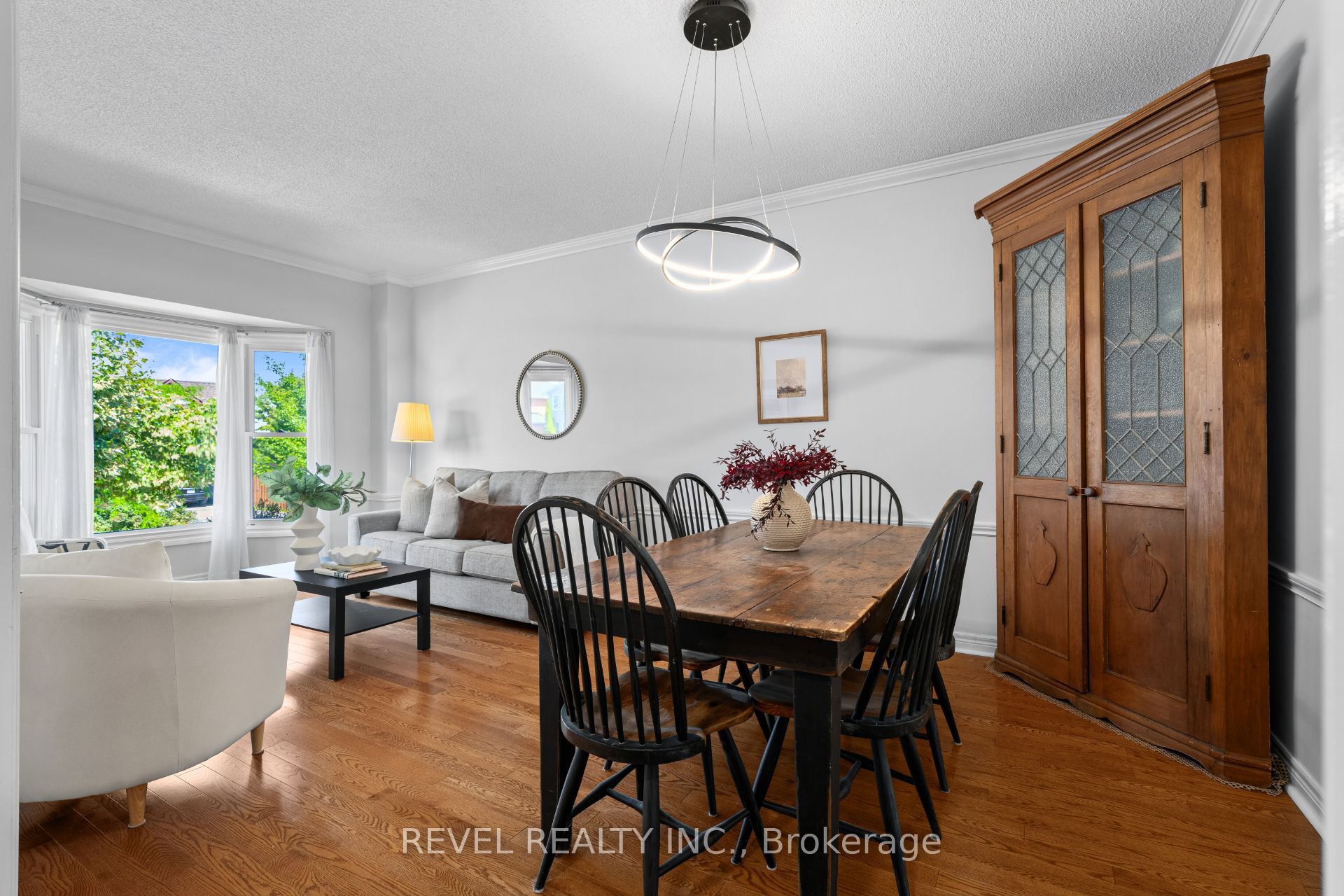 1610 Heathside Crescent Property Photo 3
