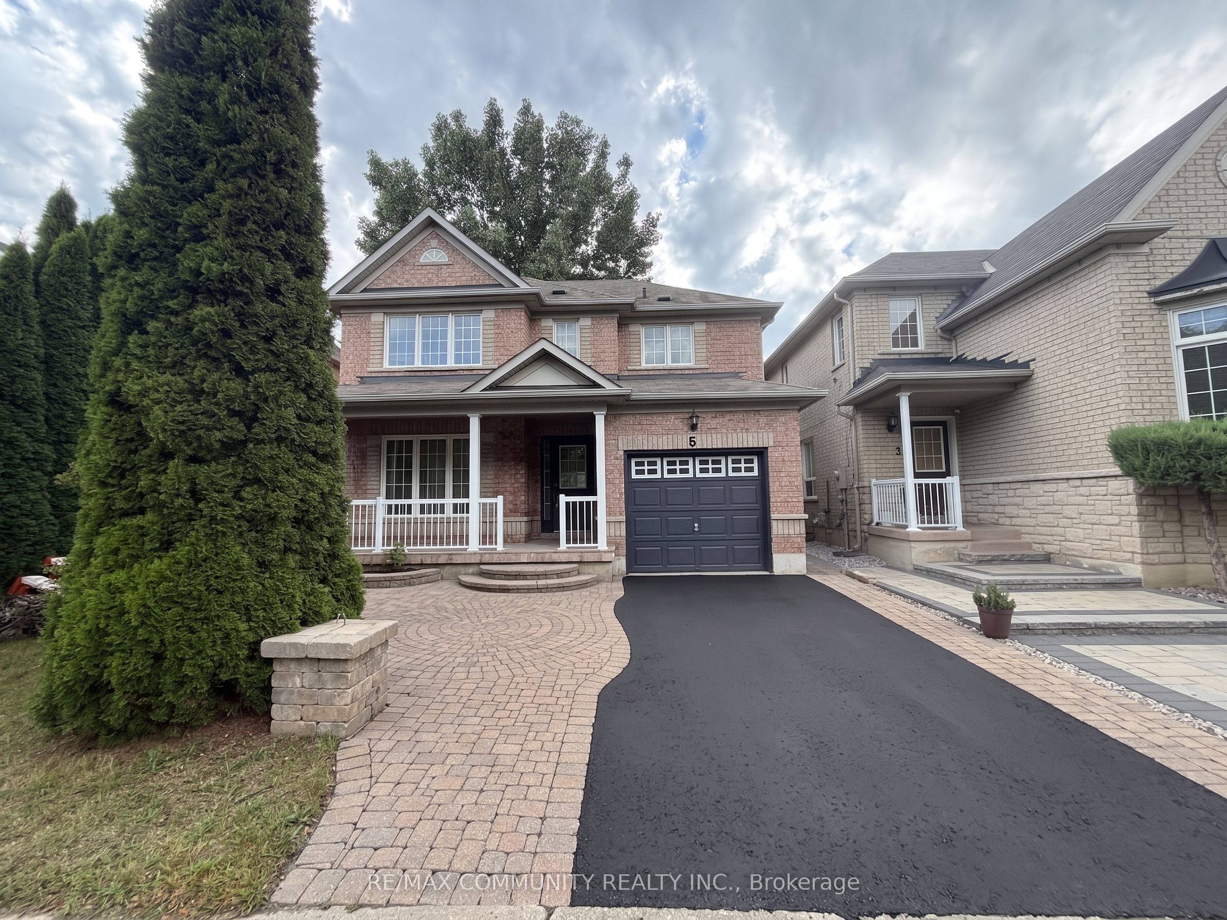 5 Canoe Crescent Property Photo 1