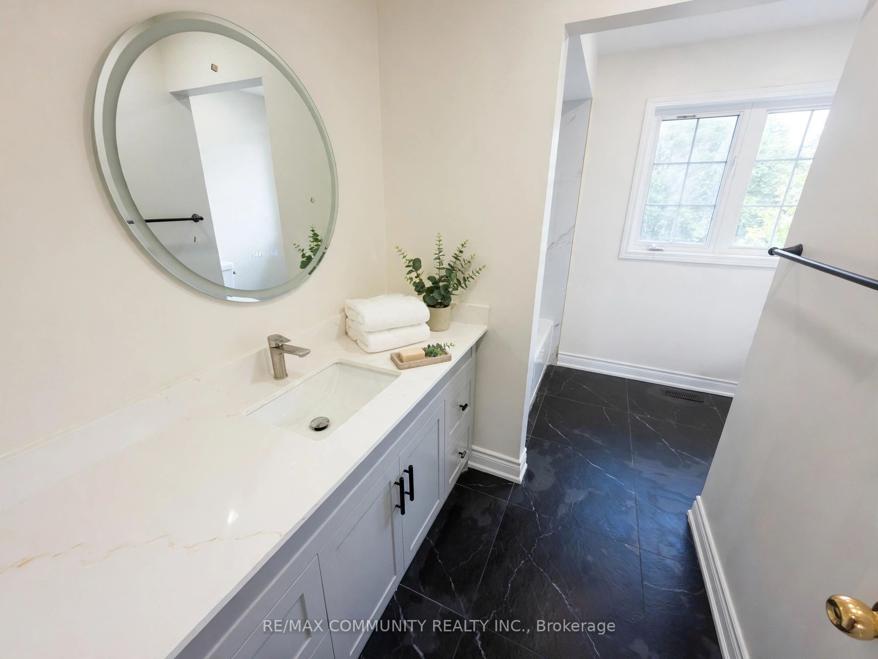 5 Canoe Crescent Property Photo 13