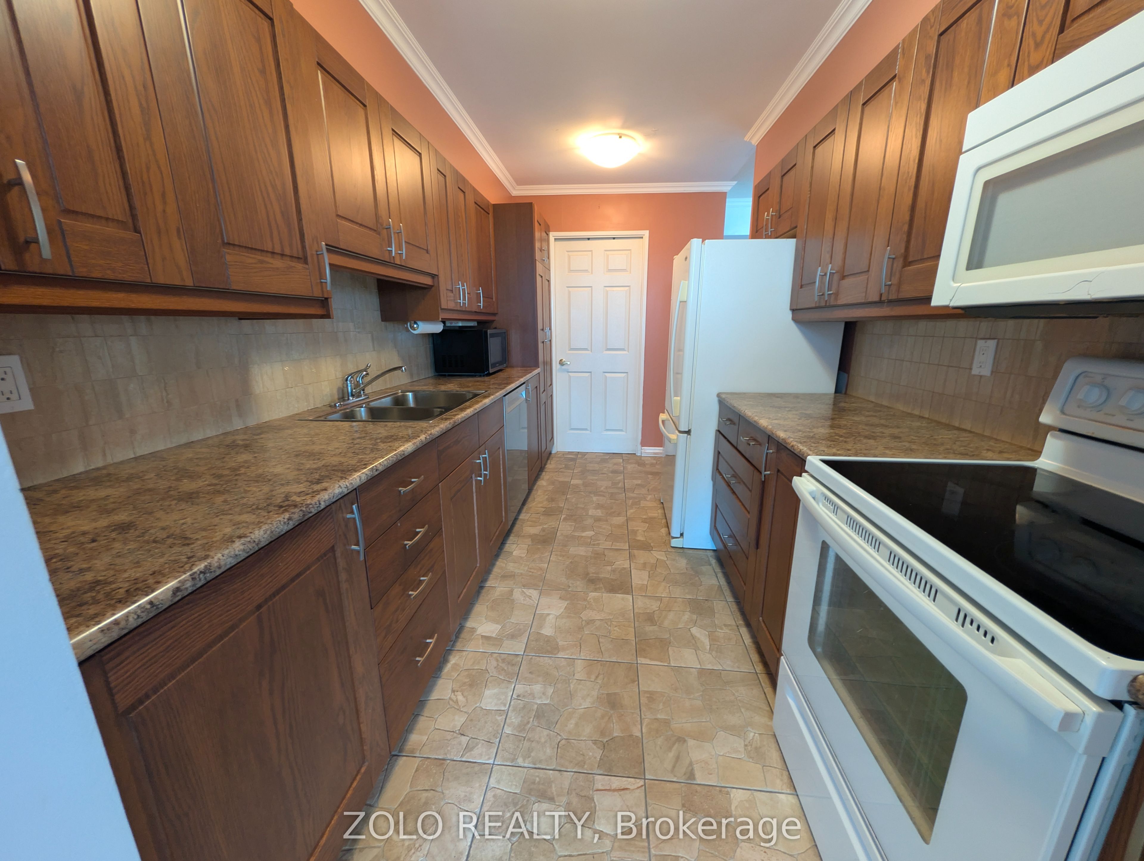 3233 Eglinton Avenue E 805 Property Photo 9