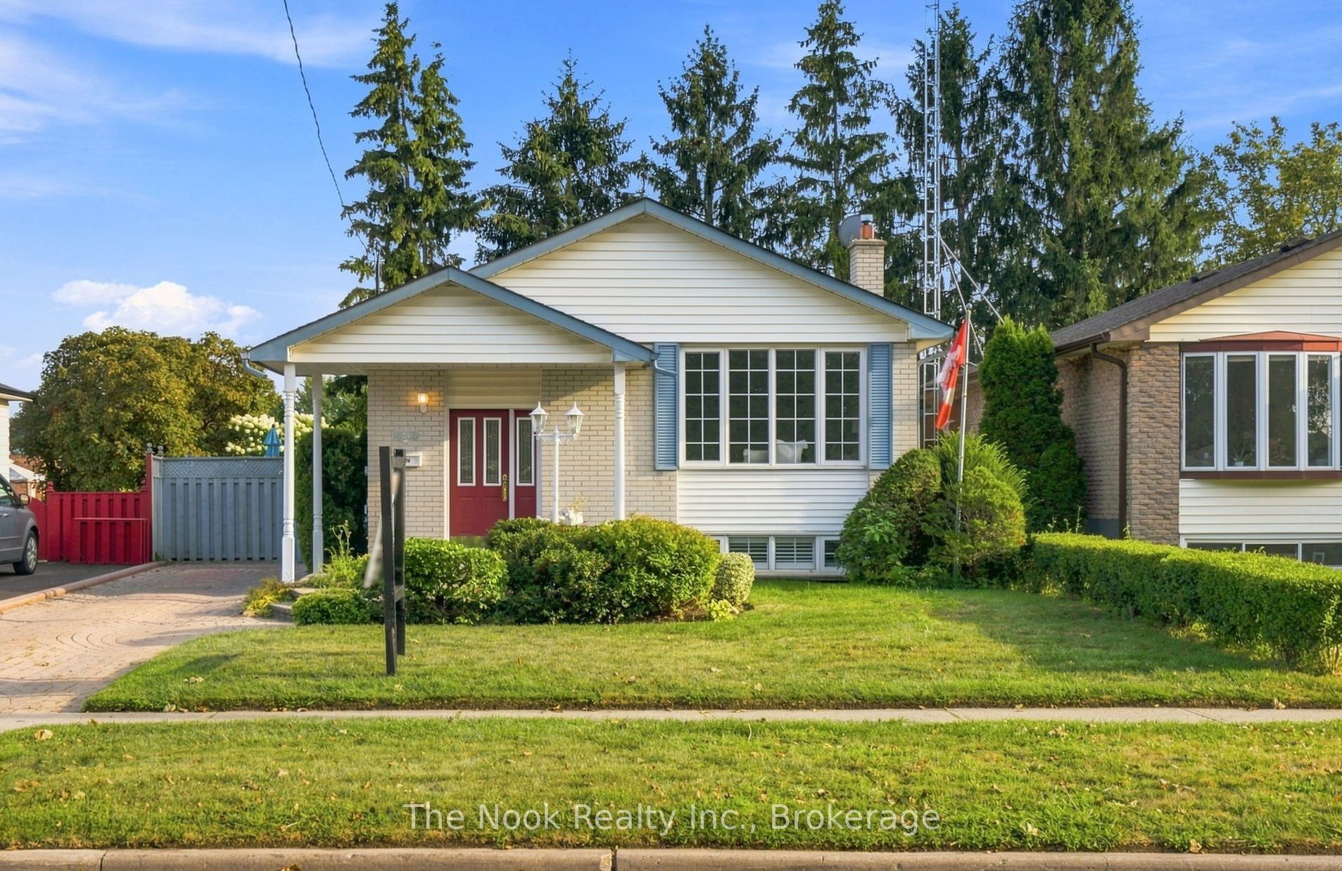 274 Labrador Drive Property Photo 1