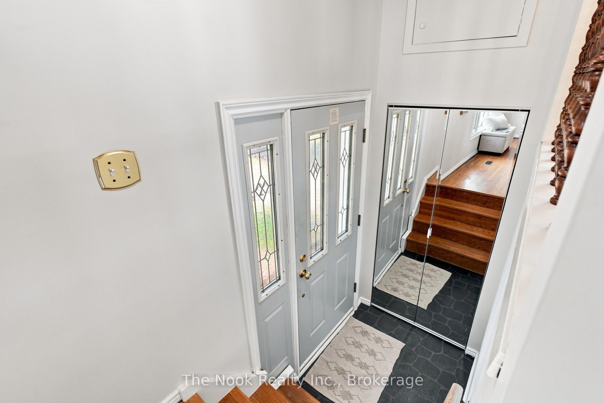 274 Labrador Drive Property Photo 4
