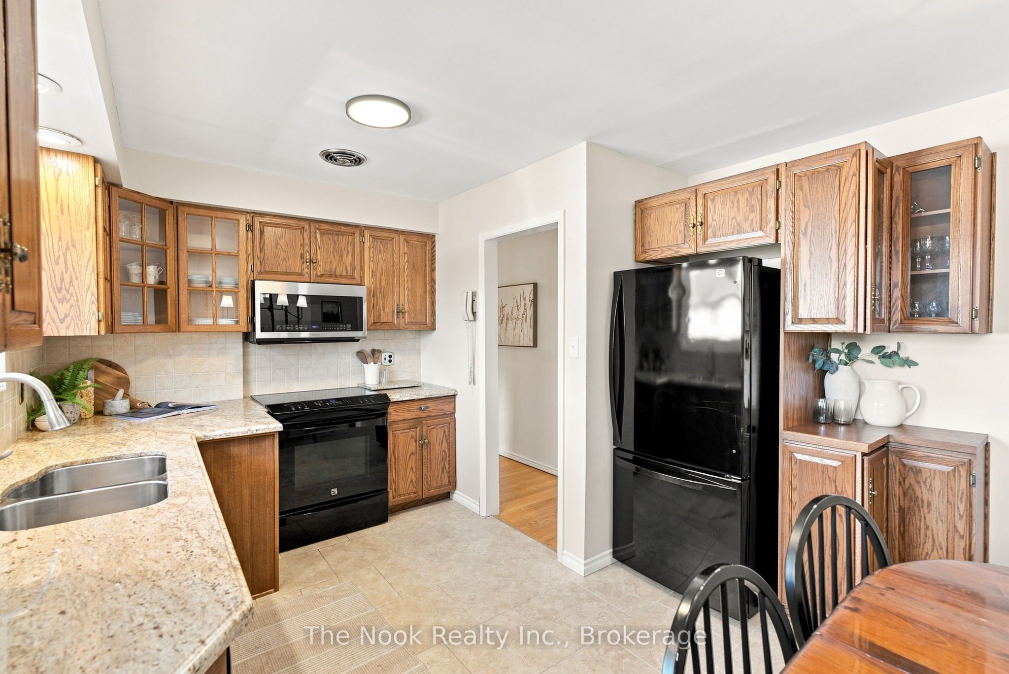 274 Labrador Drive Property Photo 14