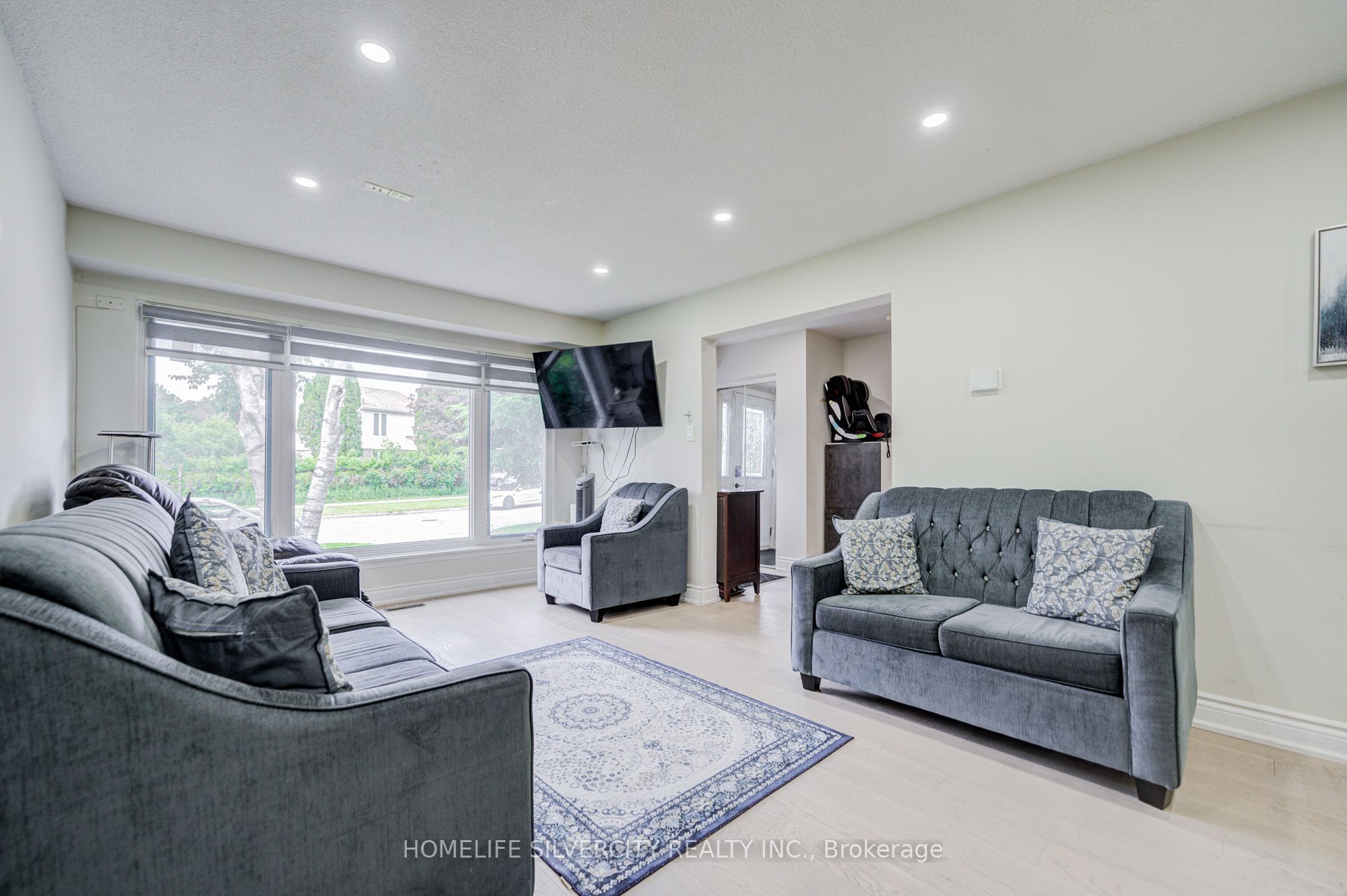 160 Purvis Crescent Property Photo 2