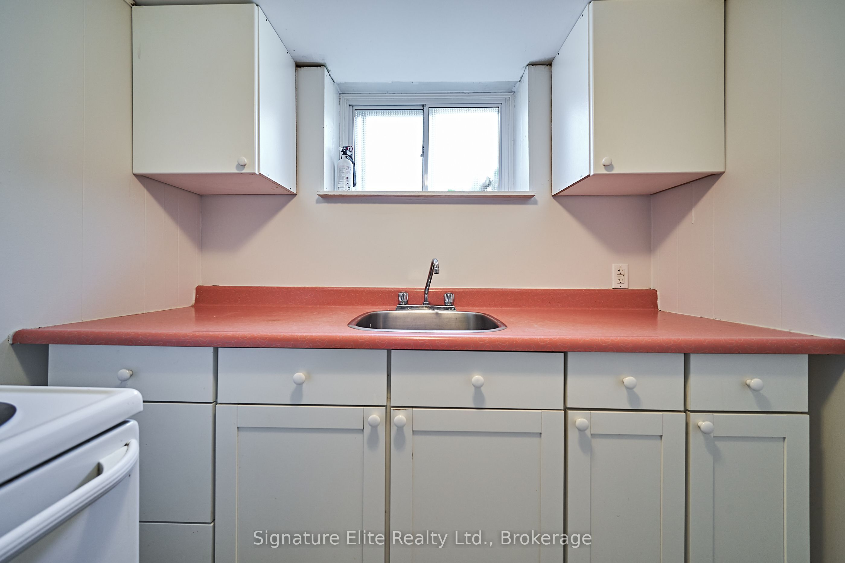 88 Burcher Road Bsmt Property Photo 9