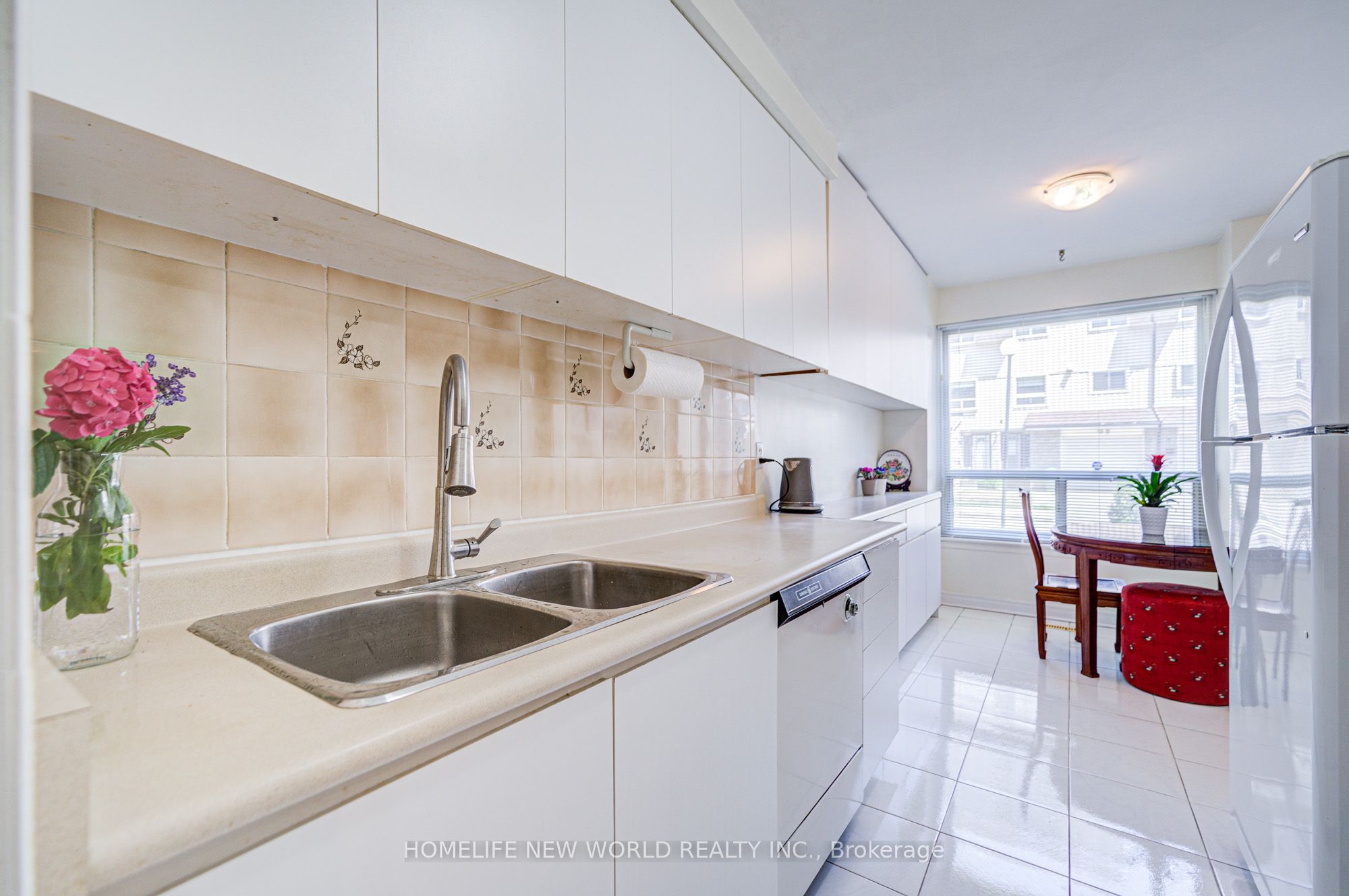 44 Chester Le Boulevard 39 Property Photo 6