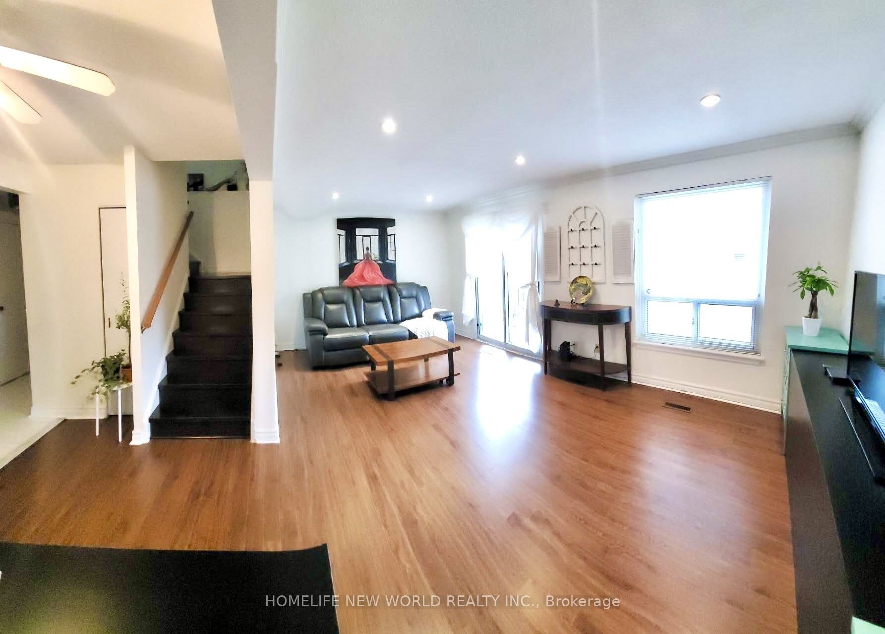44 Chester Le Boulevard 39 Property Photo 16