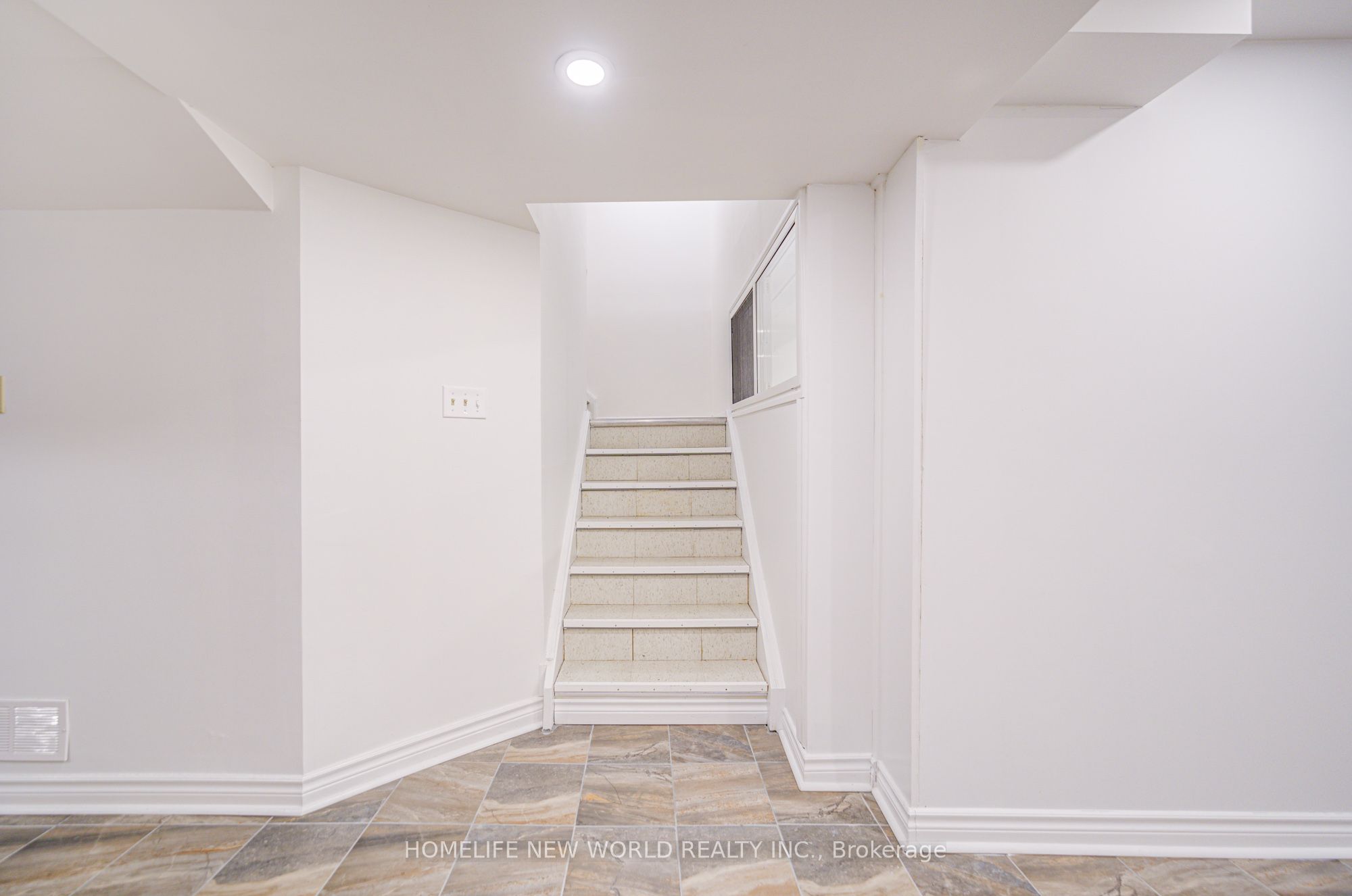44 Chester Le Boulevard 39 Property Photo 31