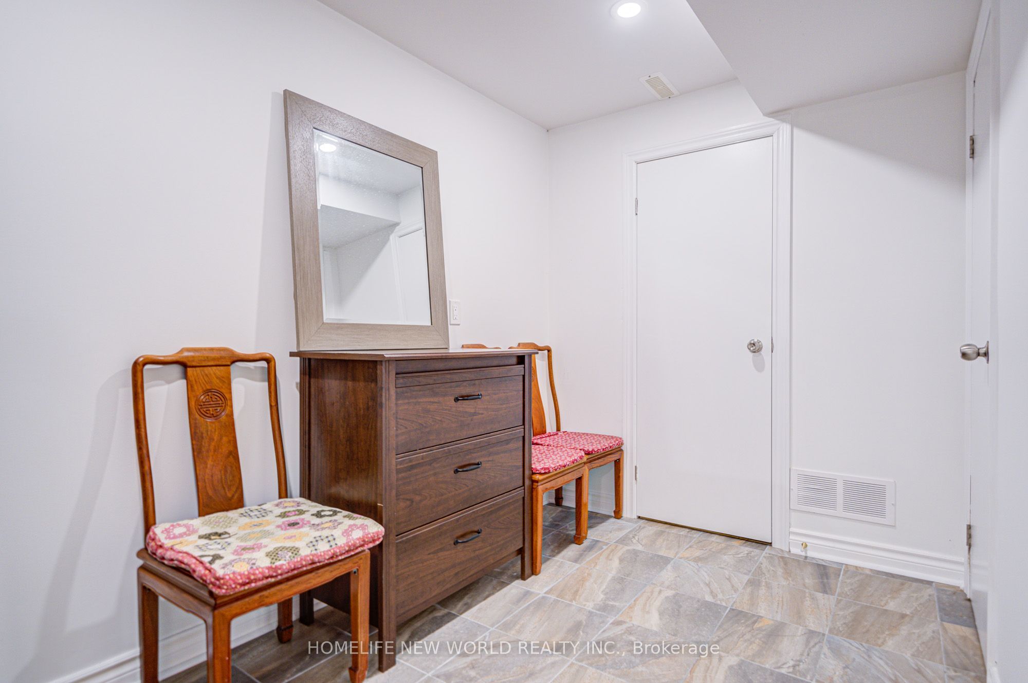 44 Chester Le Boulevard 39 Property Photo 37