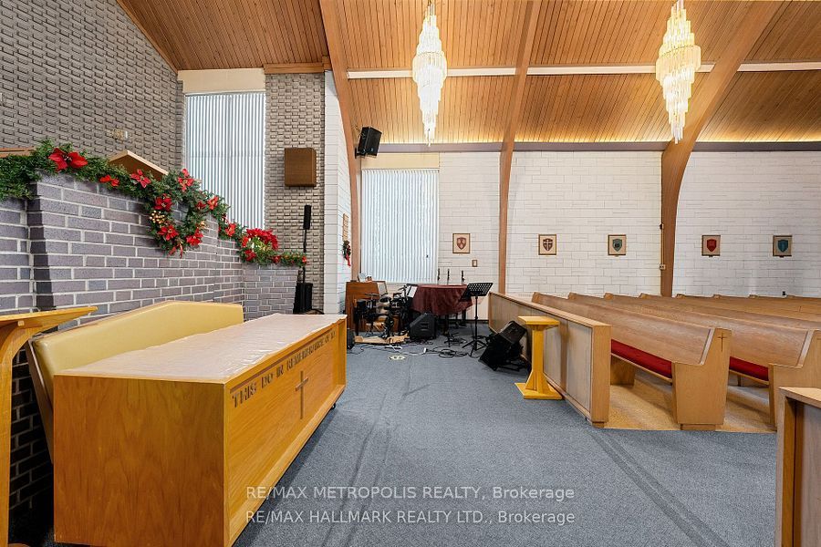 233 Westview Boulevard 1 Property Photo 10
