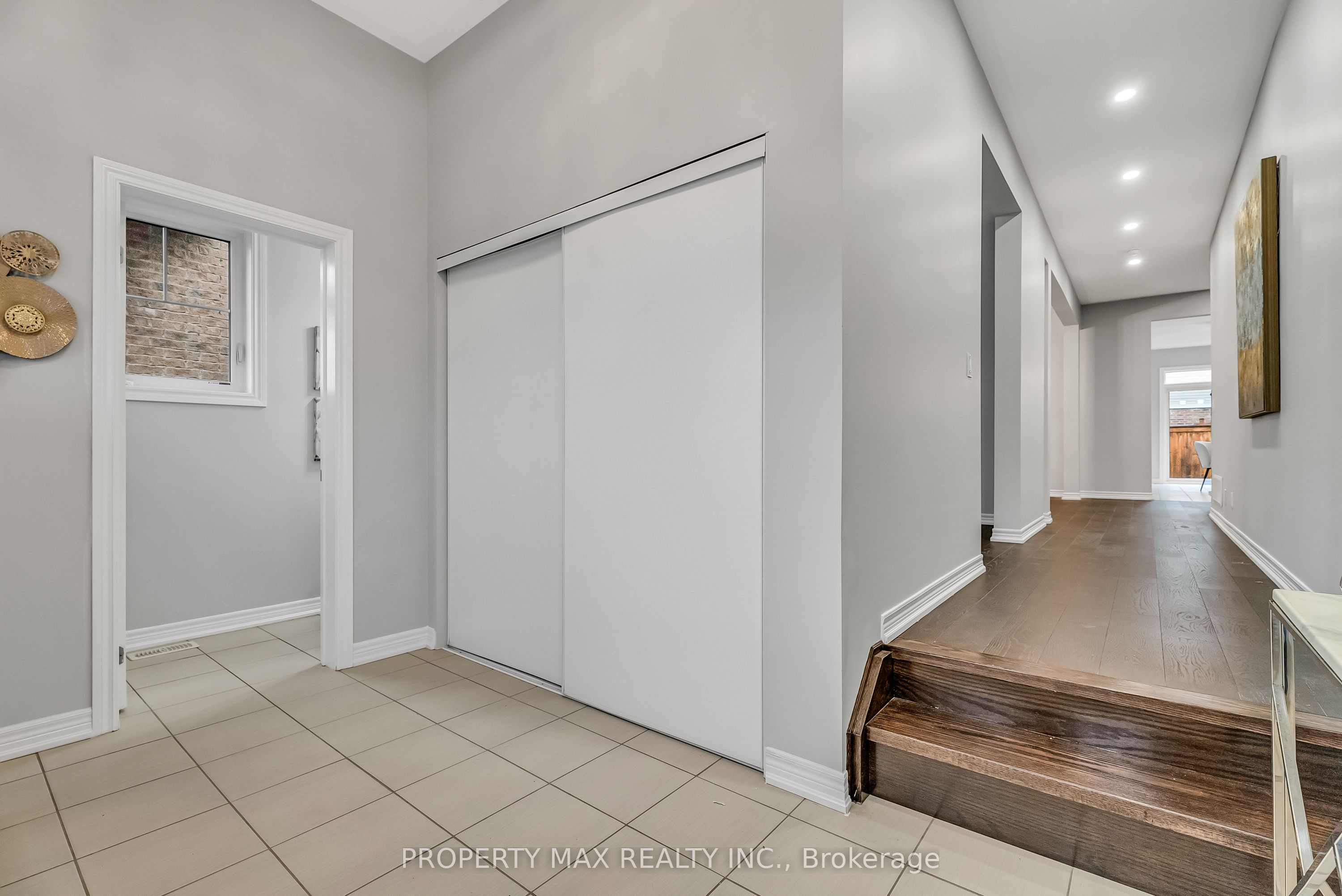 40 Britannia Avenue E Property Photo 2