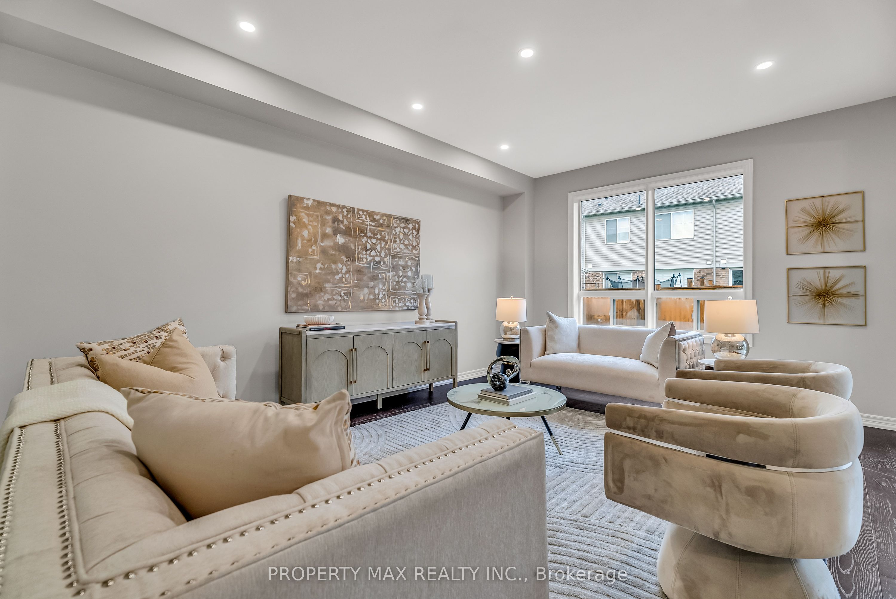 40 Britannia Avenue E Property Photo 5