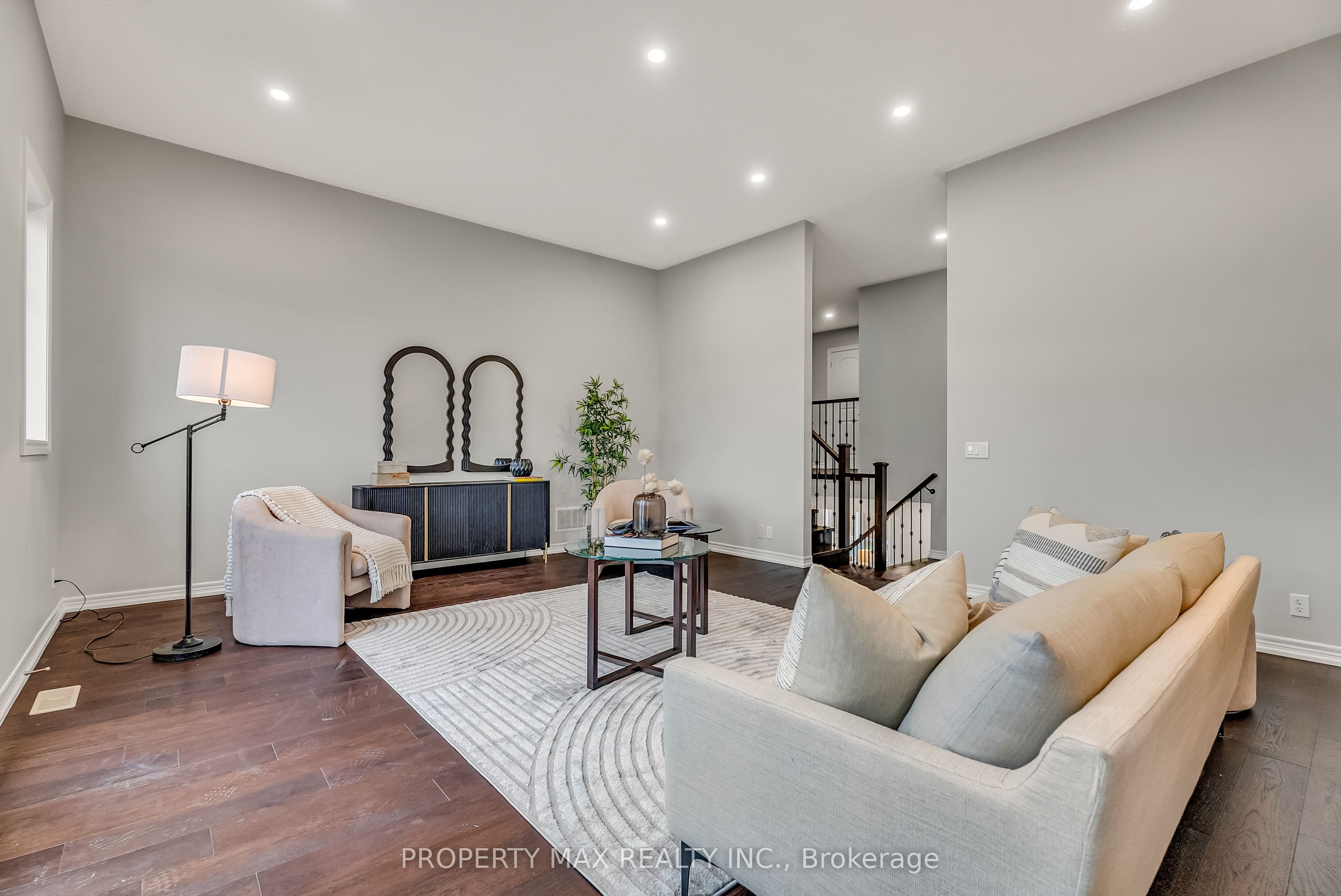40 Britannia Avenue E Property Photo 11