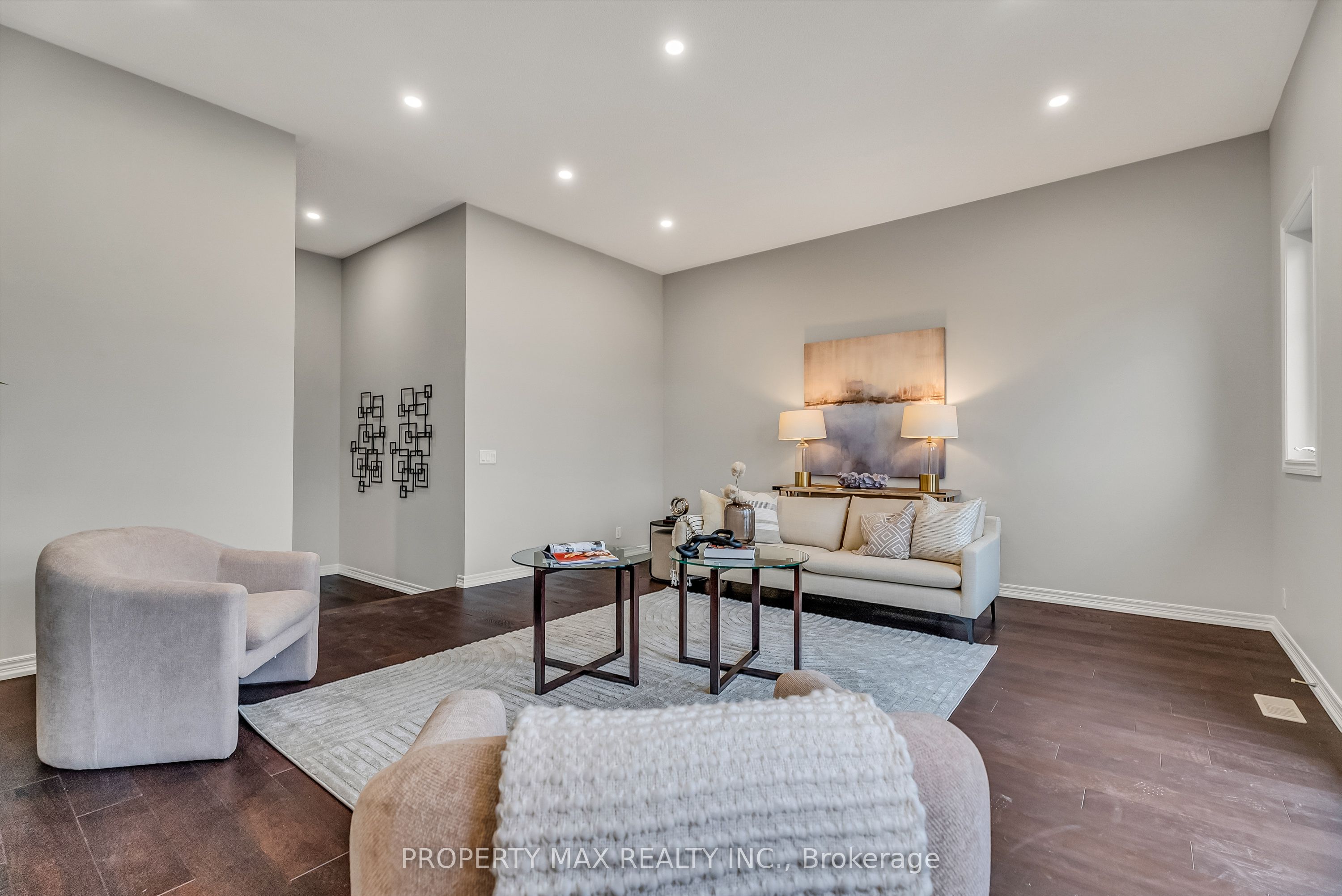 40 Britannia Avenue E Property Photo 12