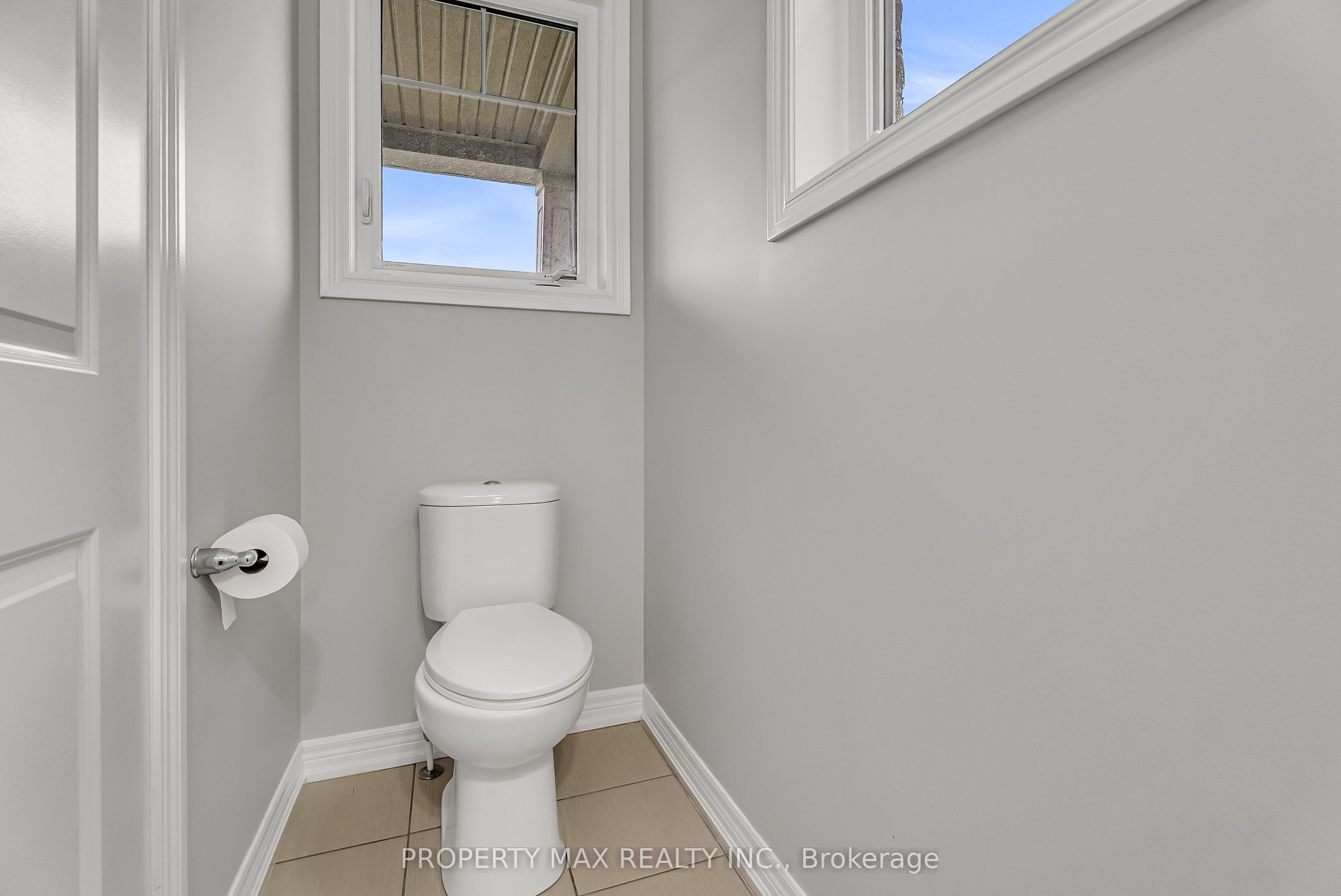 40 Britannia Avenue E Property Photo 27