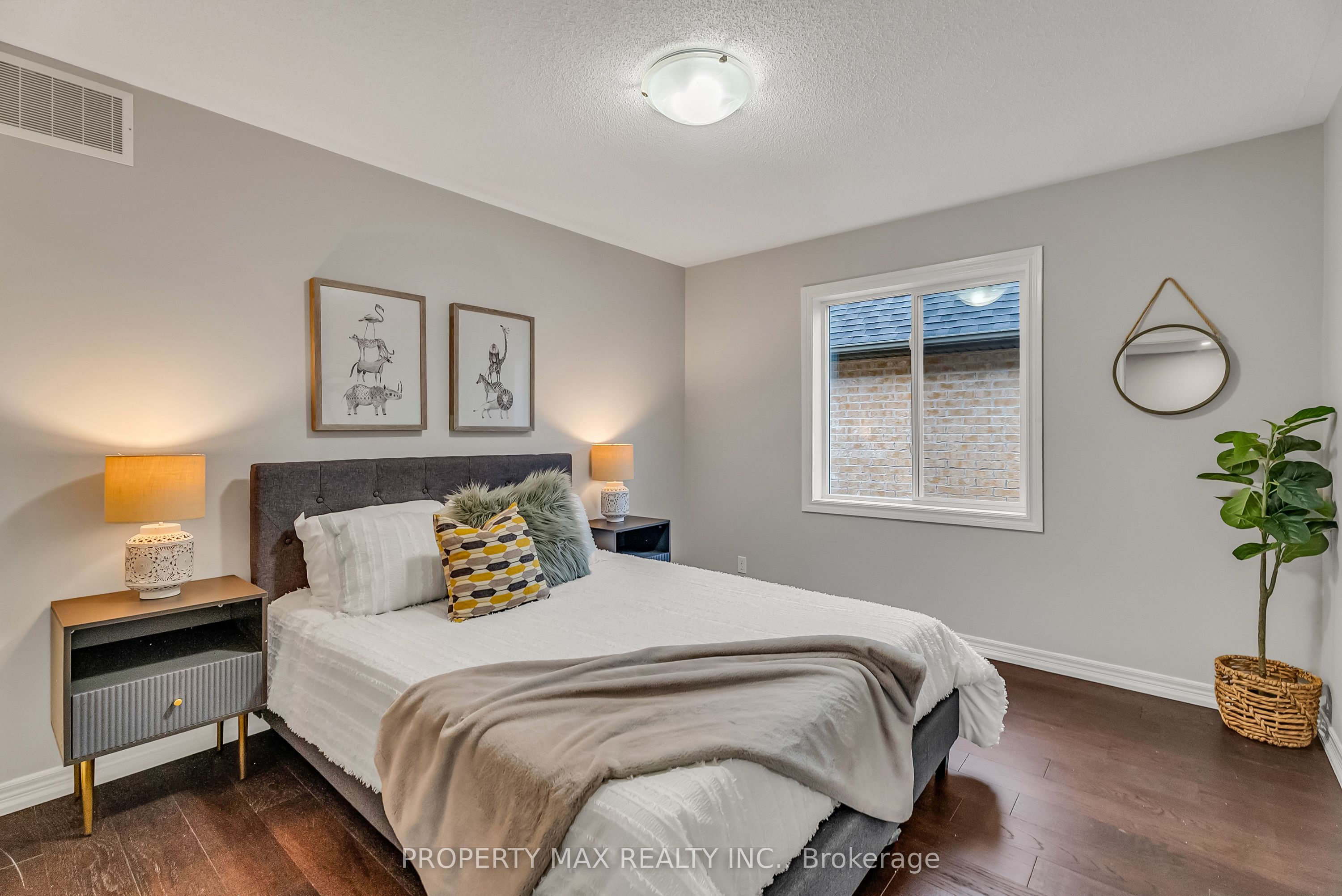 40 Britannia Avenue E Property Photo 42