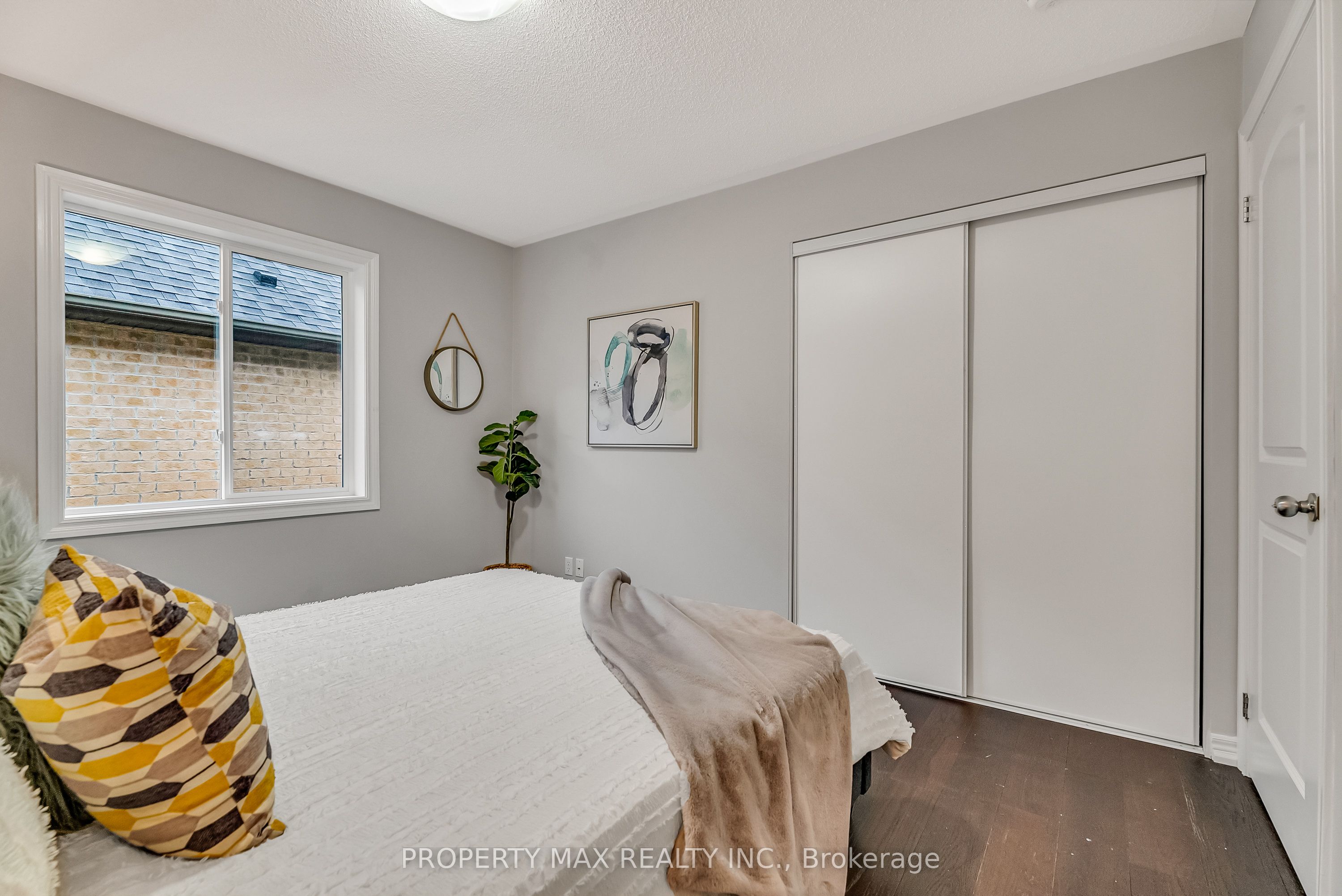 40 Britannia Avenue E Property Photo 43