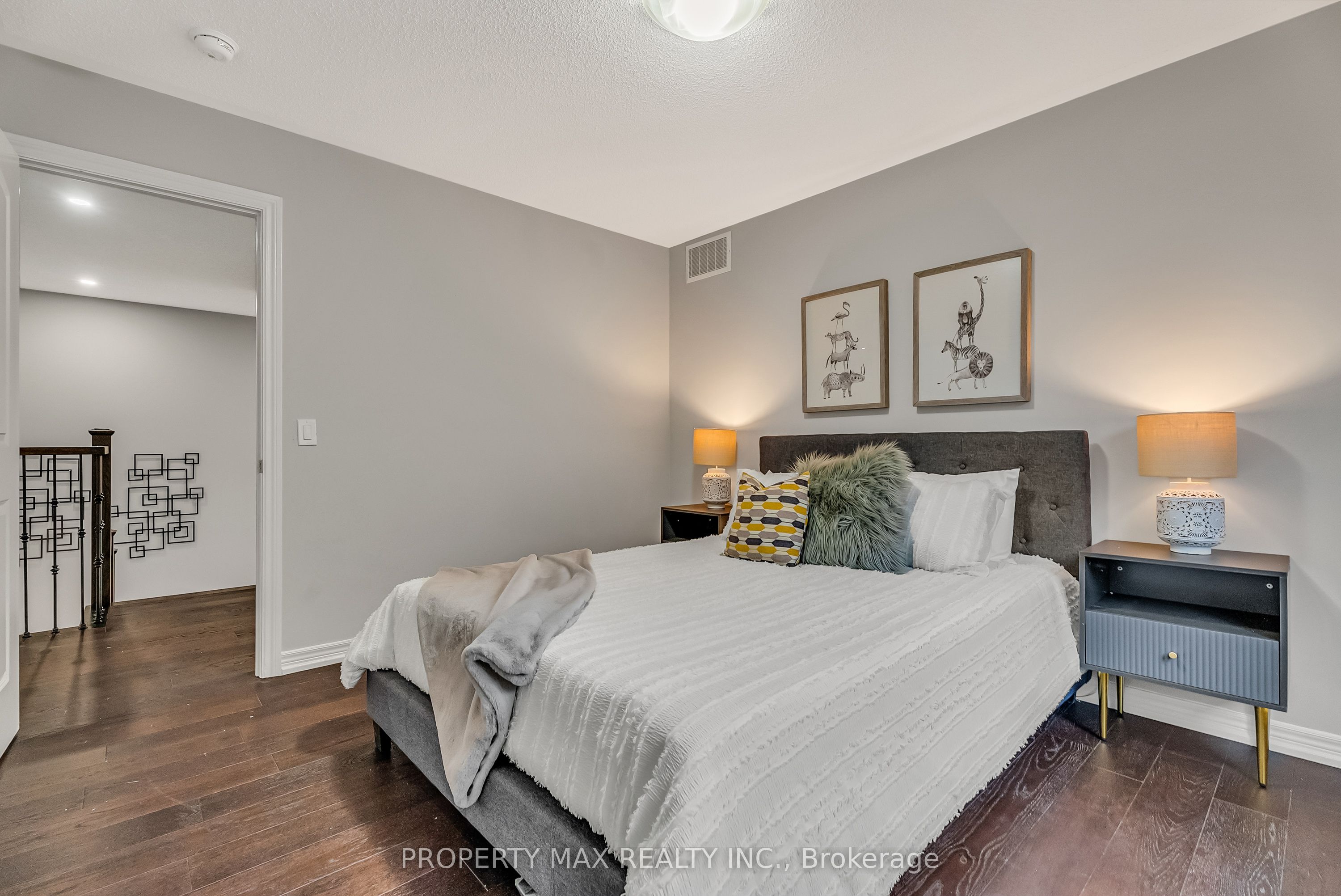 40 Britannia Avenue E Property Photo 44