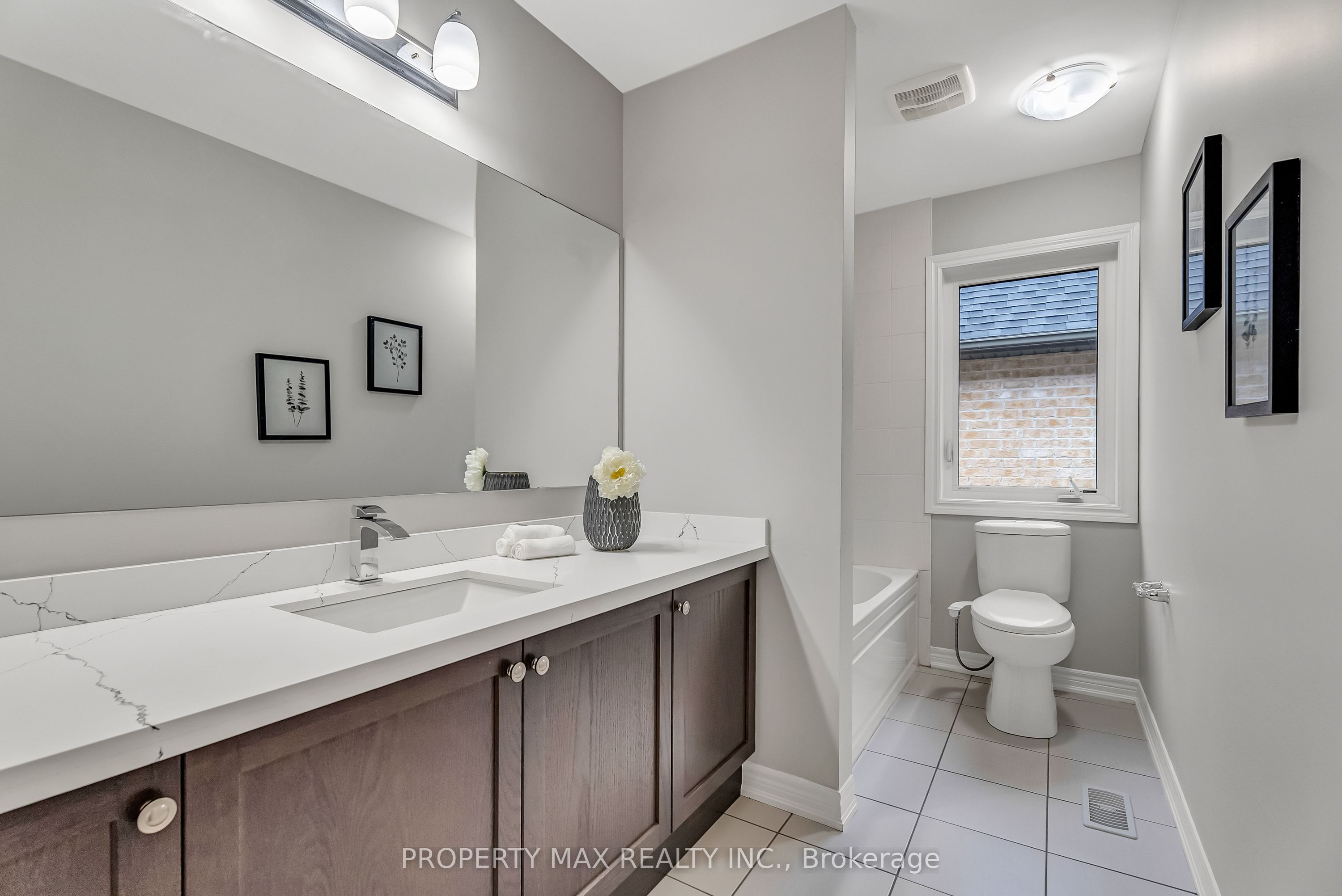 40 Britannia Avenue E Property Photo 45