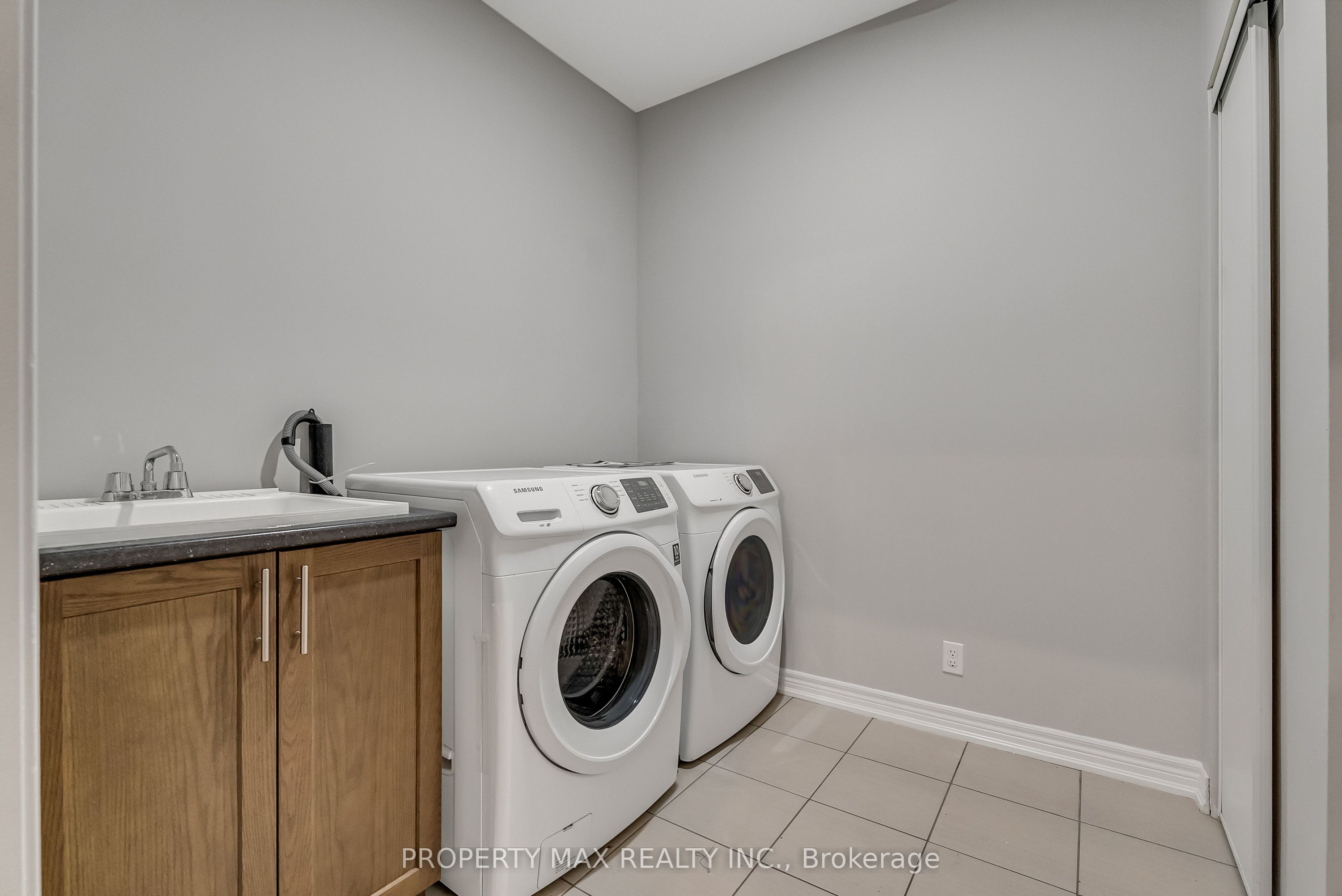 40 Britannia Avenue E Property Photo 50