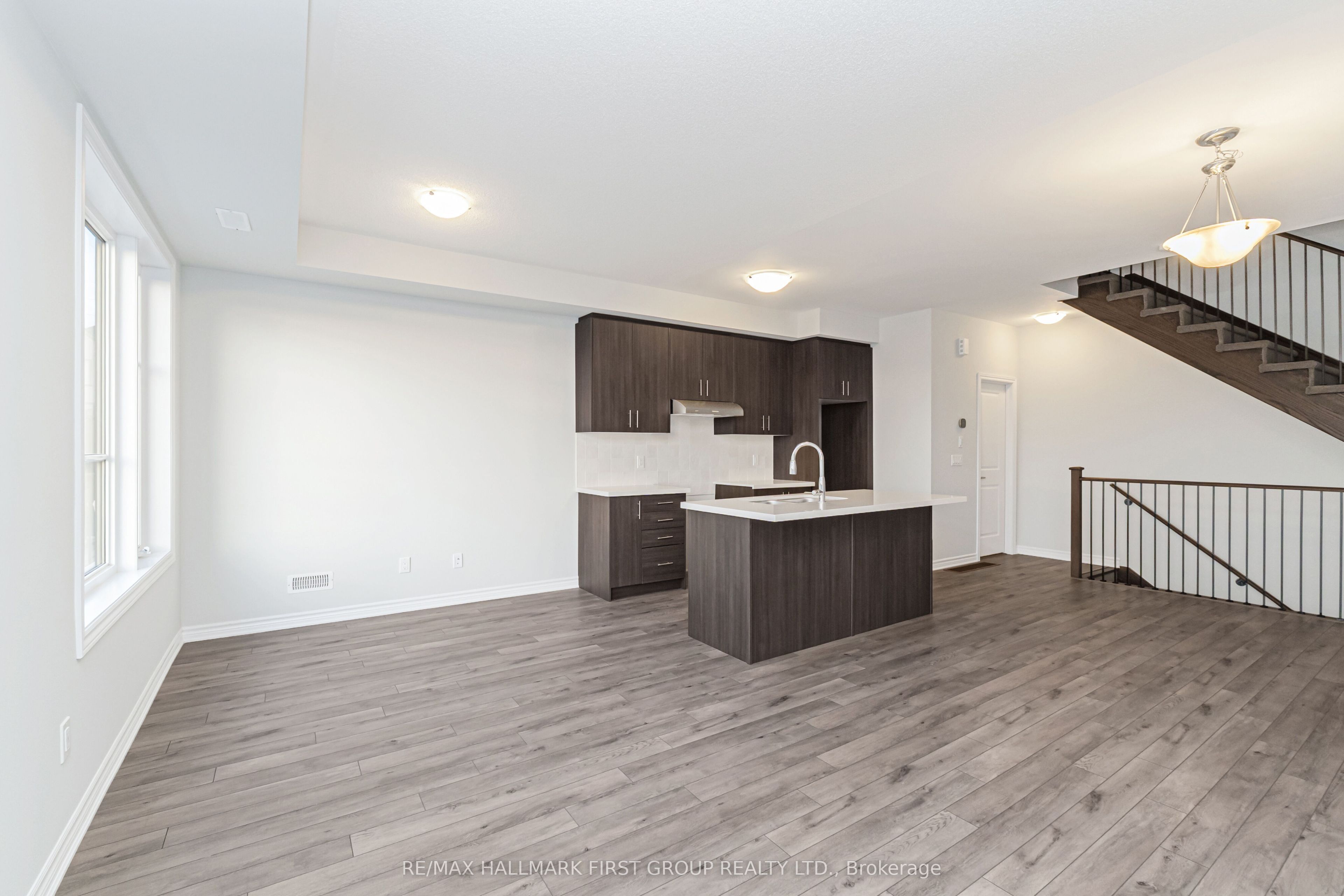 1178 Greentree Path Property Photo 8